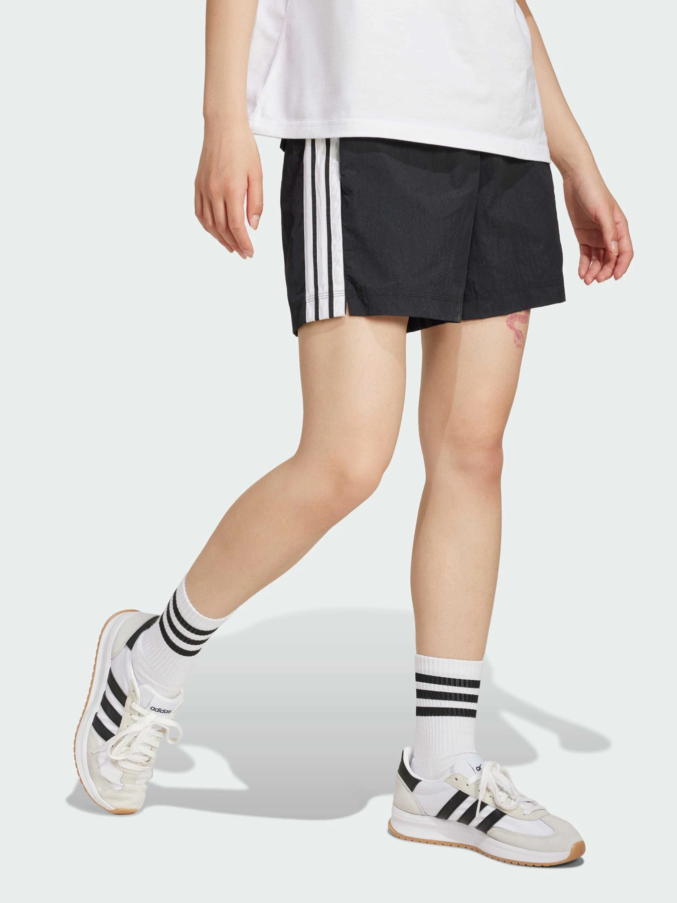 Шорты Adidas модель JE1309 Шорты Adidas модель JE1309 Фото