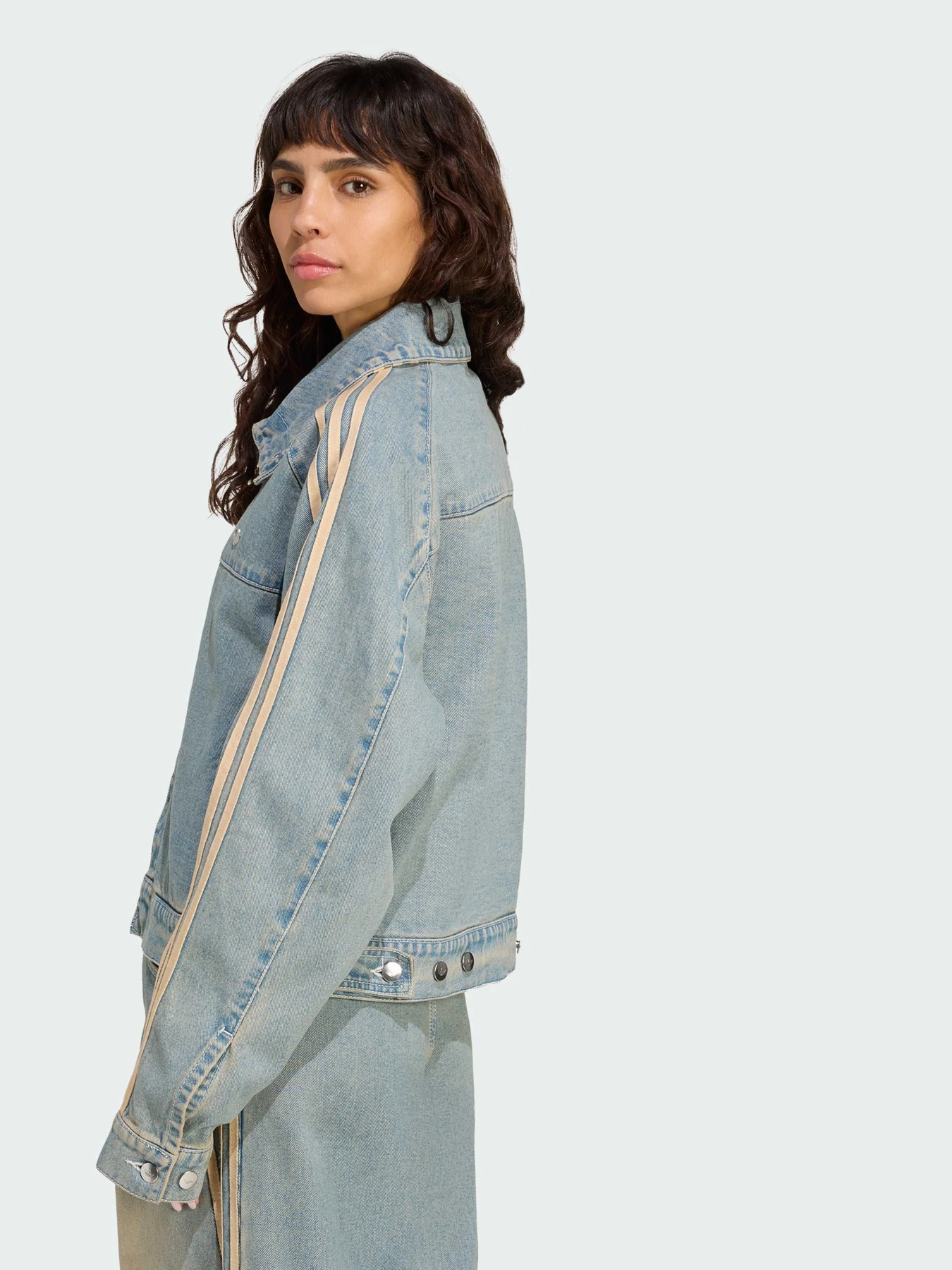 Куртки и дубленки Adidas модель JY2872 Куртки и дубленки Adidas модель JY2872 Фото