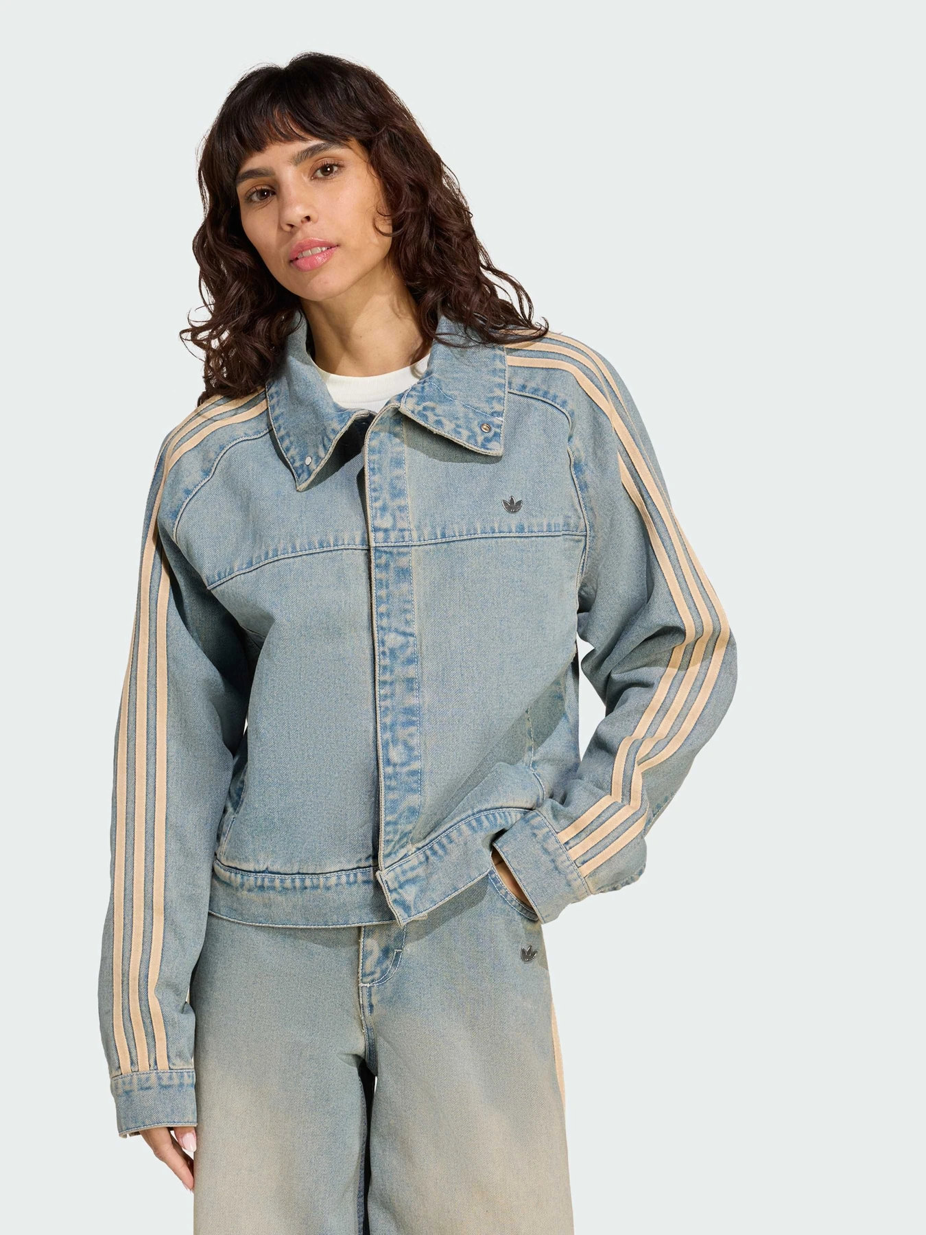 Куртки и дубленки Adidas модель JY2872 Куртки и дубленки Adidas модель JY2872 Фото