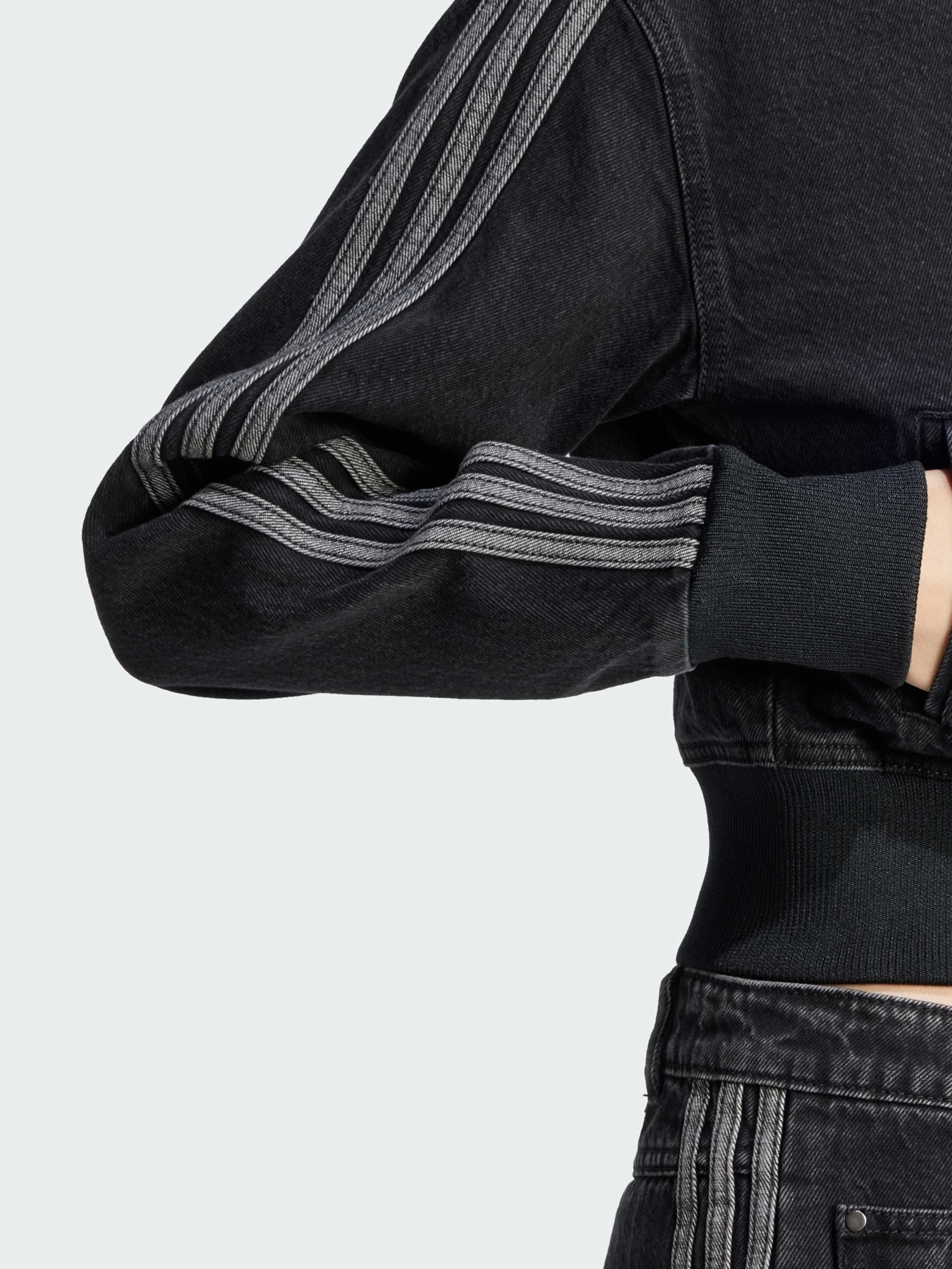 Куртки и дубленки Adidas Adicolor модель JD3110 Куртки и дубленки Adidas Adicolor модель JD3110 Фото