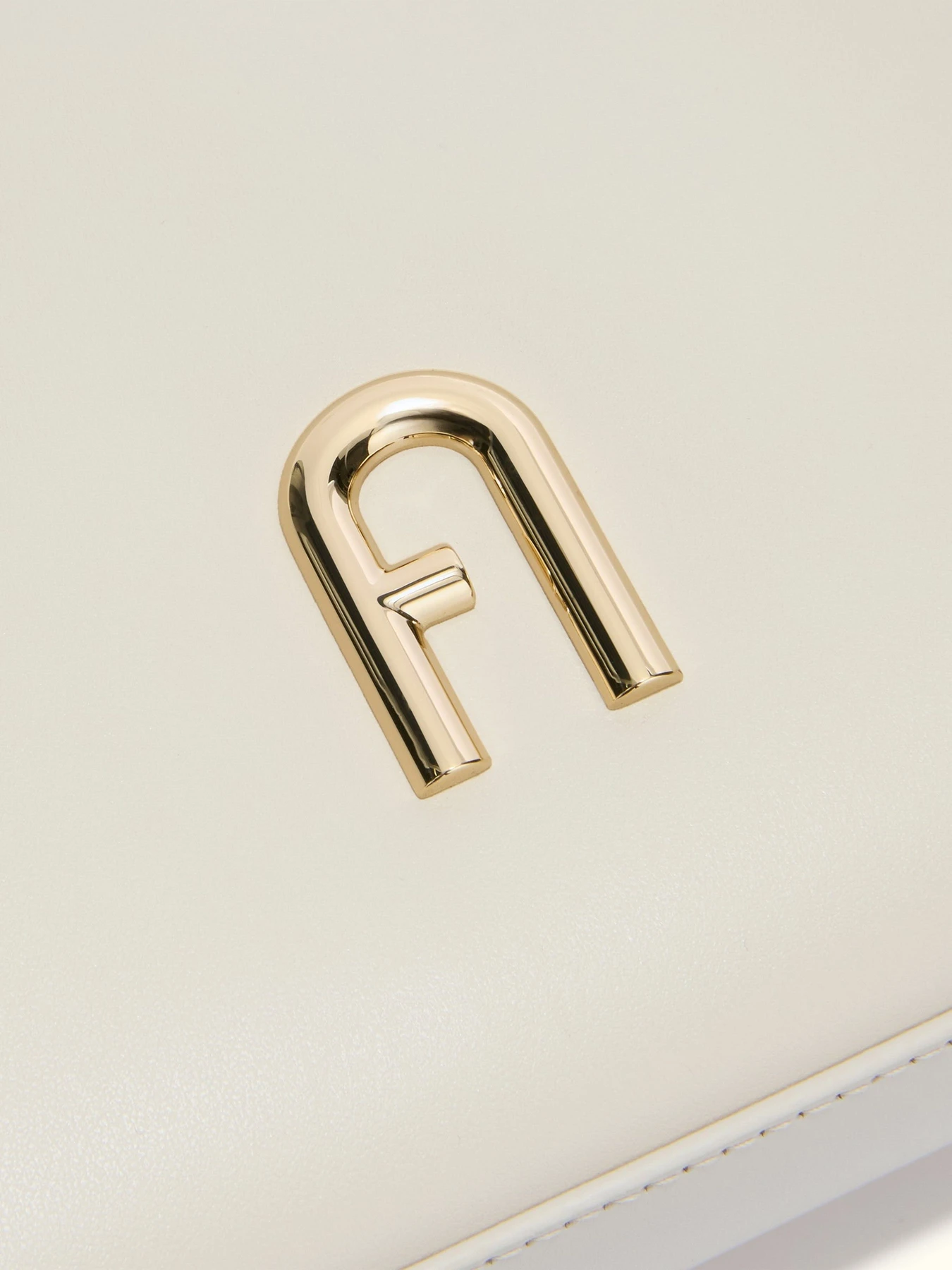 Сумки Furla модель WB00782AX0733PNN001007 Сумки Furla модель WB00782AX0733PNN001007 Фото
