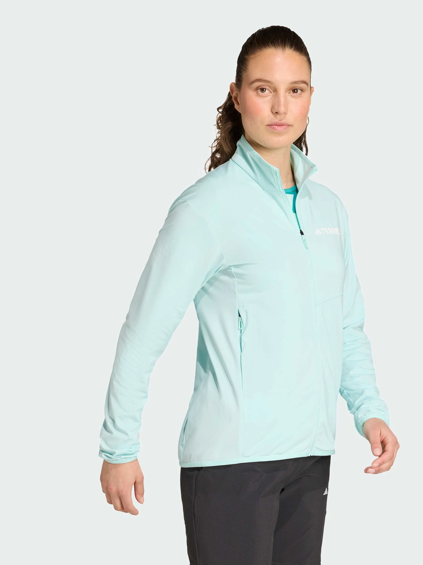 Куртки и дубленки Adidas модель JD3950 Куртки и дубленки Adidas модель JD3950 Фото