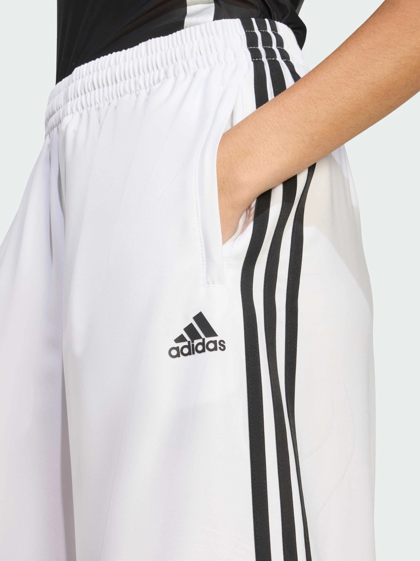 Брюки Adidas модель KE7571 Брюки Adidas модель KE7571 Фото