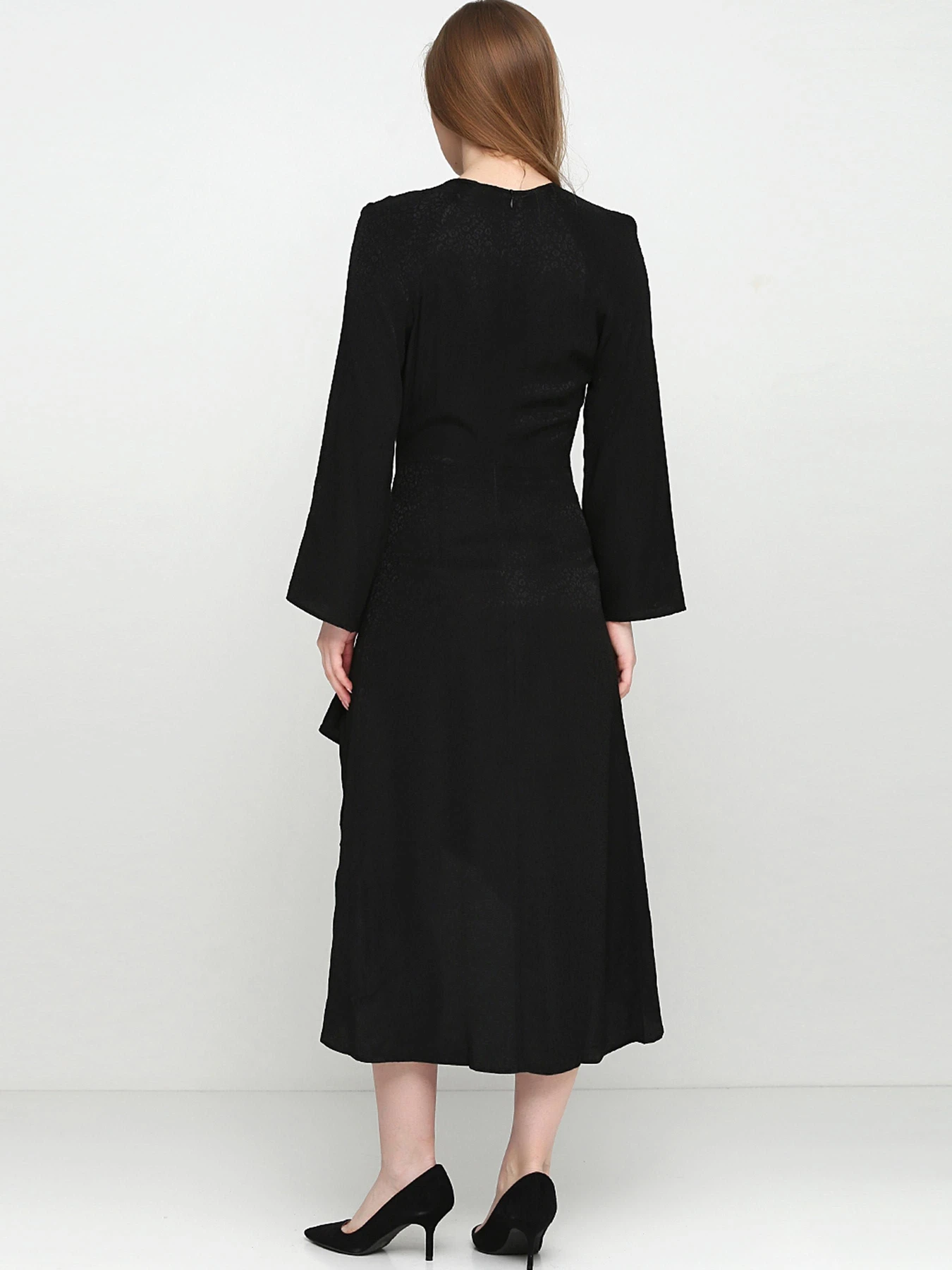 Платья H&M модель 2F718227_черный с принтом Фото