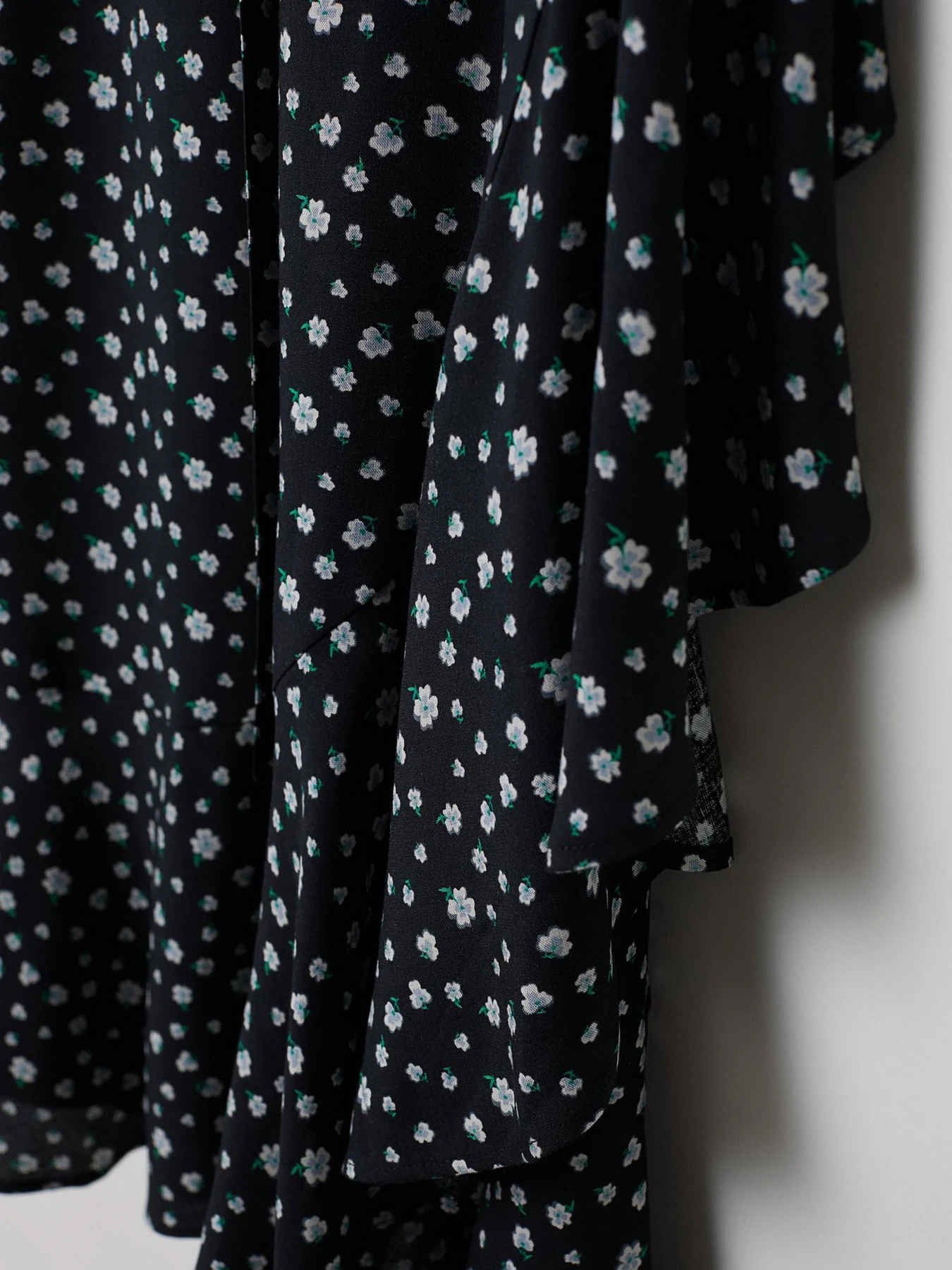 Платья H&M модель 6492747log_Черный Фото
