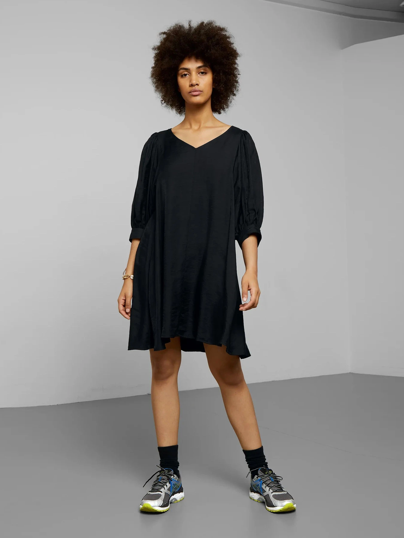 Платья H&M модель 7678710bar_Черный Фото