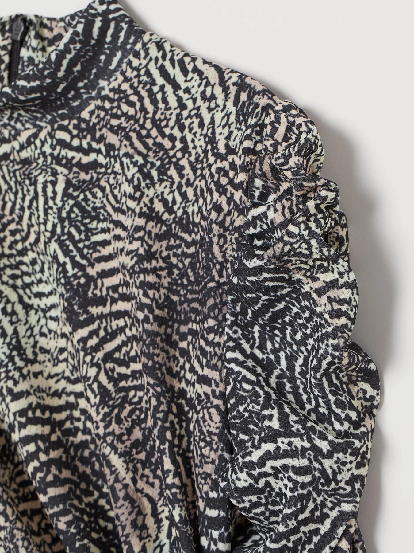 Платья H&M модель 7938550dlog_Комбинированный Фото