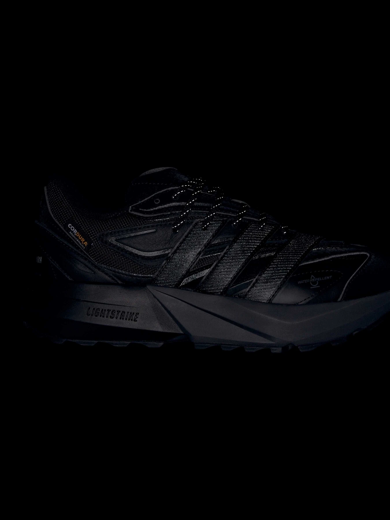Кроссовки Adidas модель JS1965 Кроссовки Adidas модель JS1965 Фото