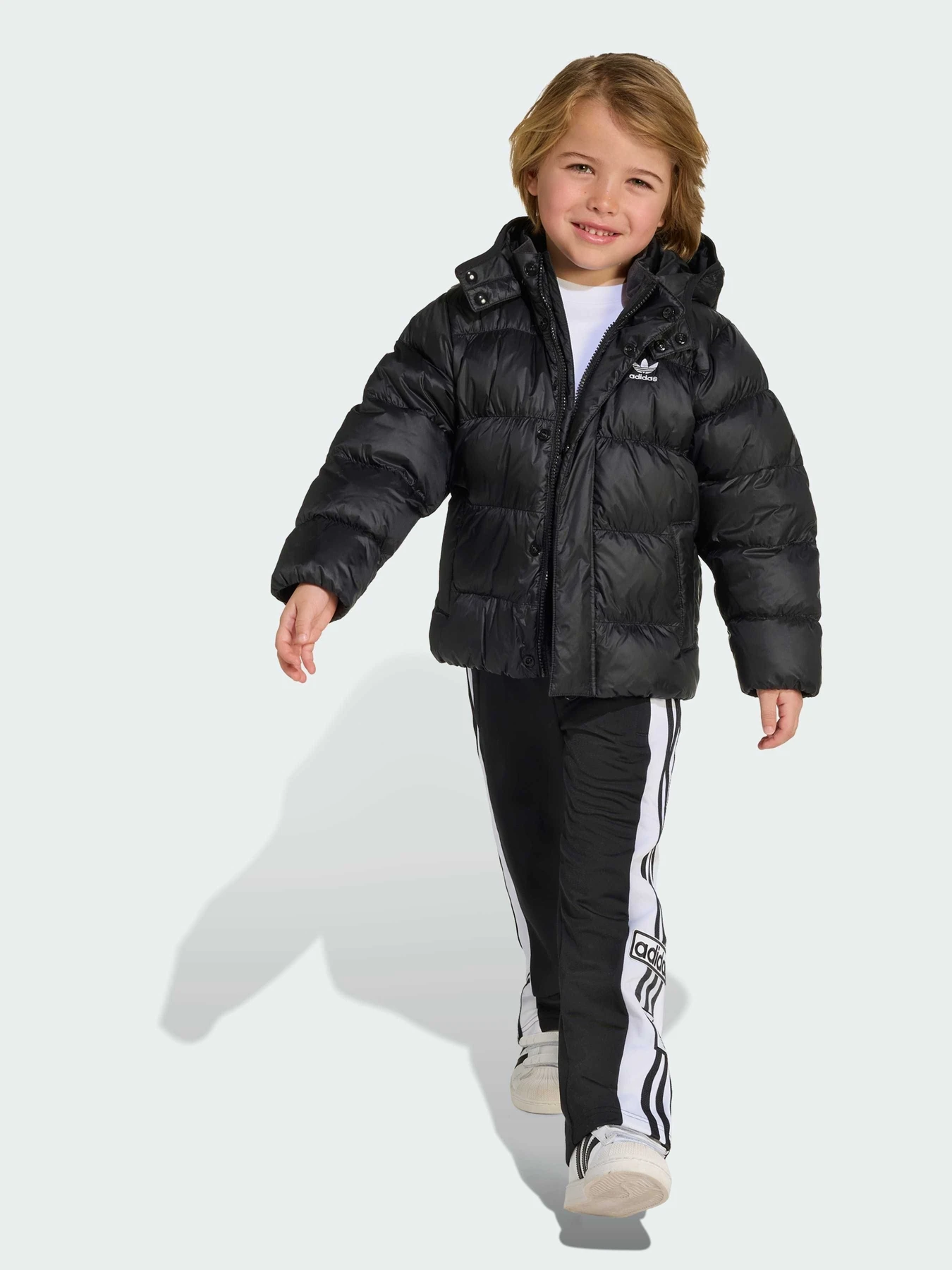 Куртки и дубленки Adidas Adicolor модель JX0550 Куртки и дубленки Adidas Adicolor модель JX0550 Фото