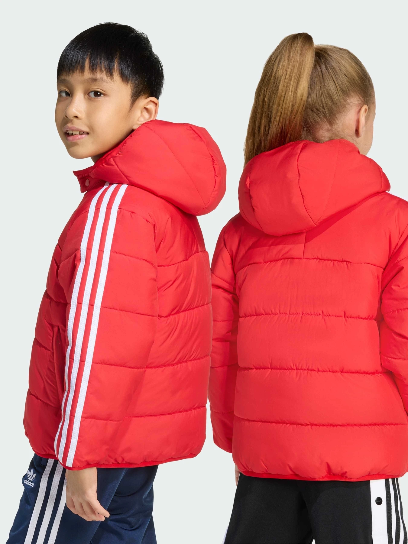 Куртки та дублянки Adidas Adicolor модель JV8550 Куртки та дублянки Adidas Adicolor модель JV8550 Фото