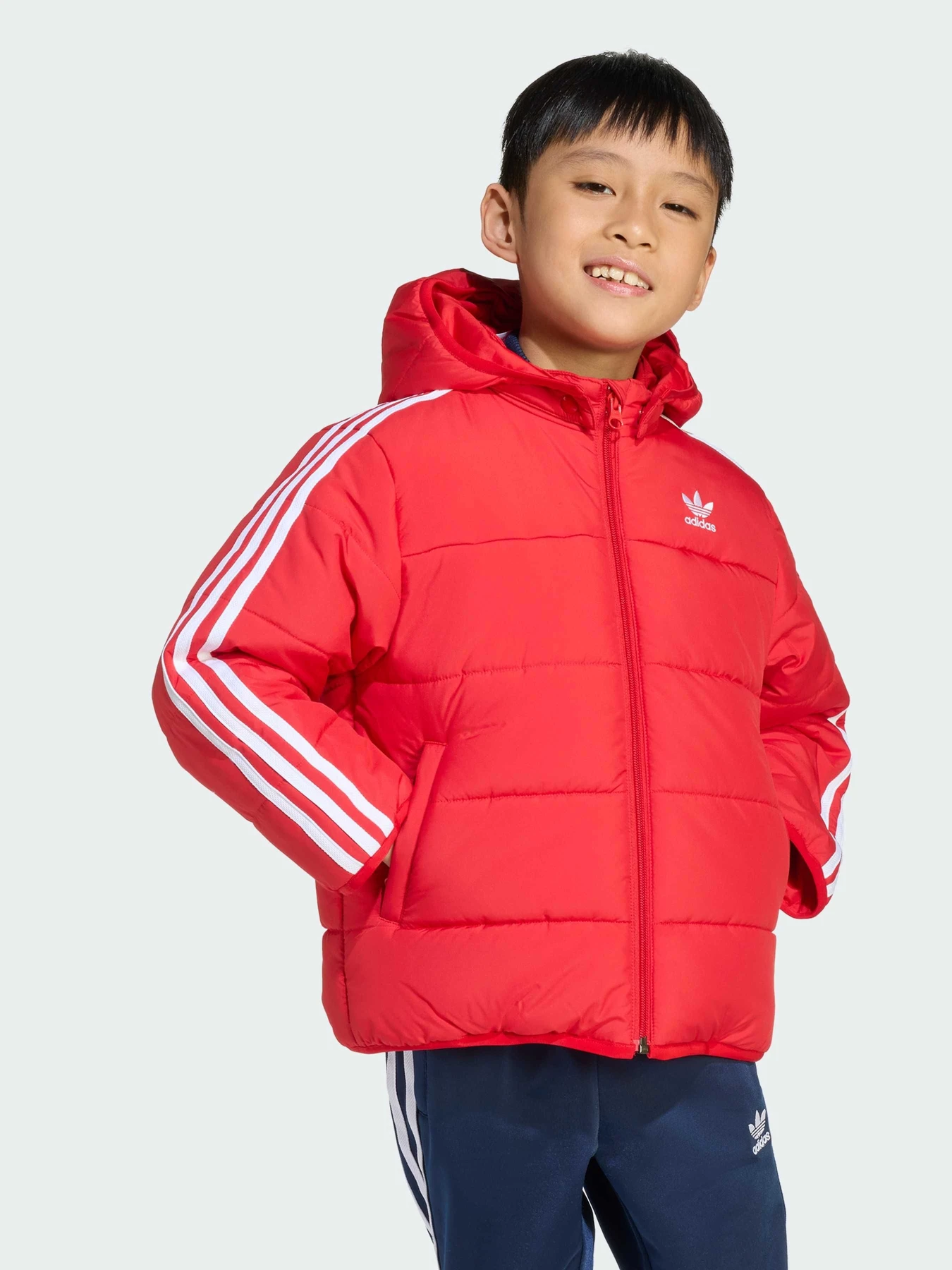 Куртки та дублянки Adidas Adicolor модель JV8550 Куртки та дублянки Adidas Adicolor модель JV8550 Фото