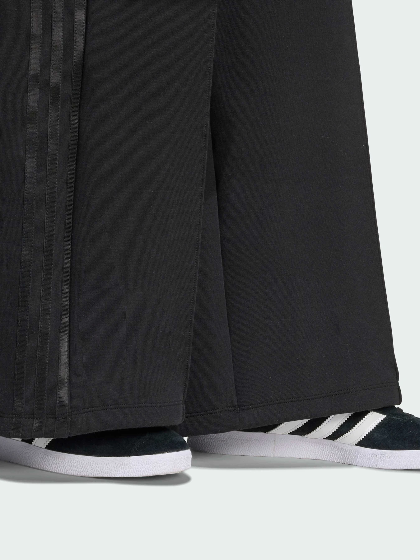 Брюки Adidas Adicolor модель JV7500 Фото