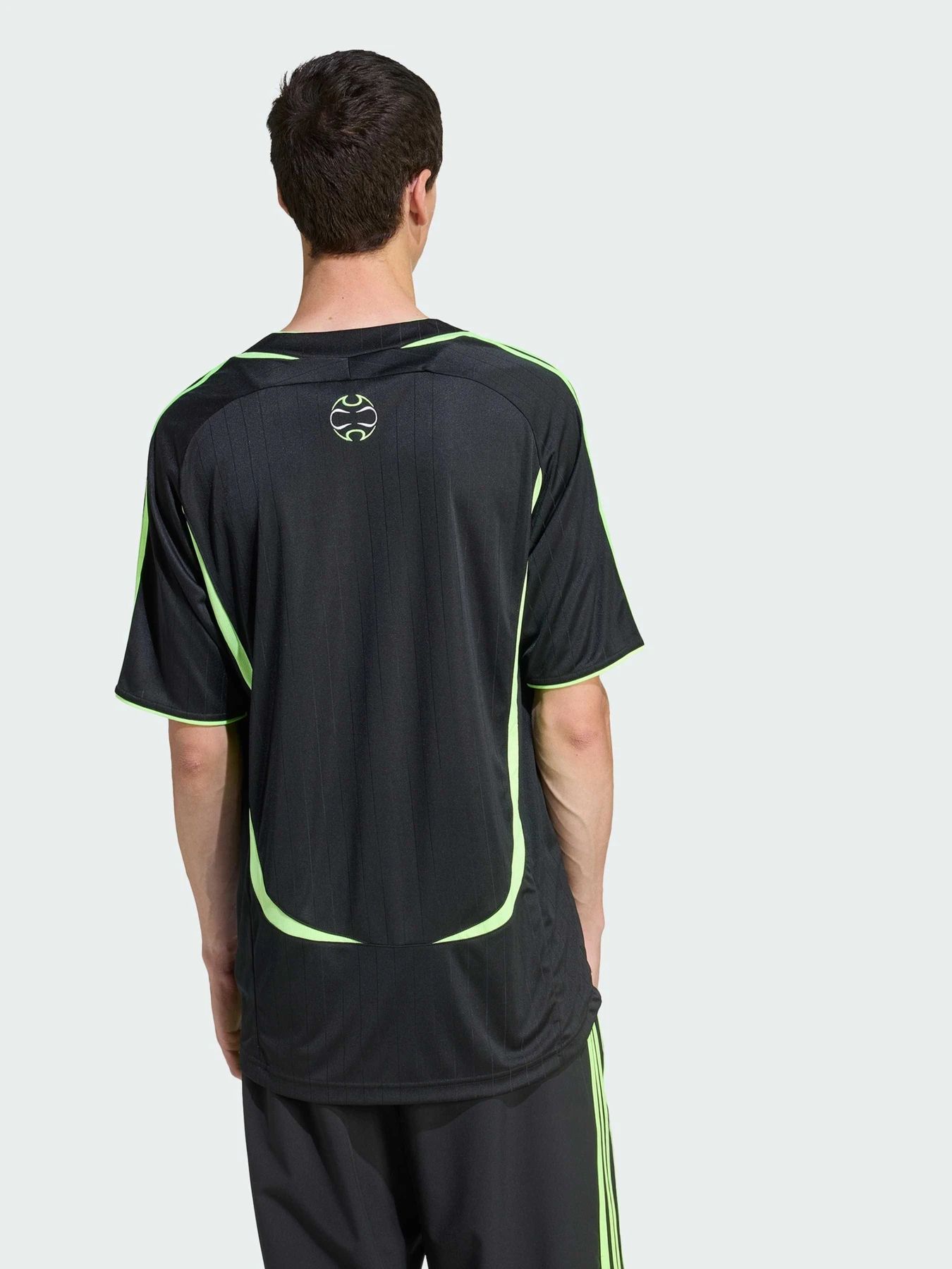 Футболки и поло Adidas Adicolor модель JW5872 Футболки и поло Adidas Adicolor модель JW5872 Фото
