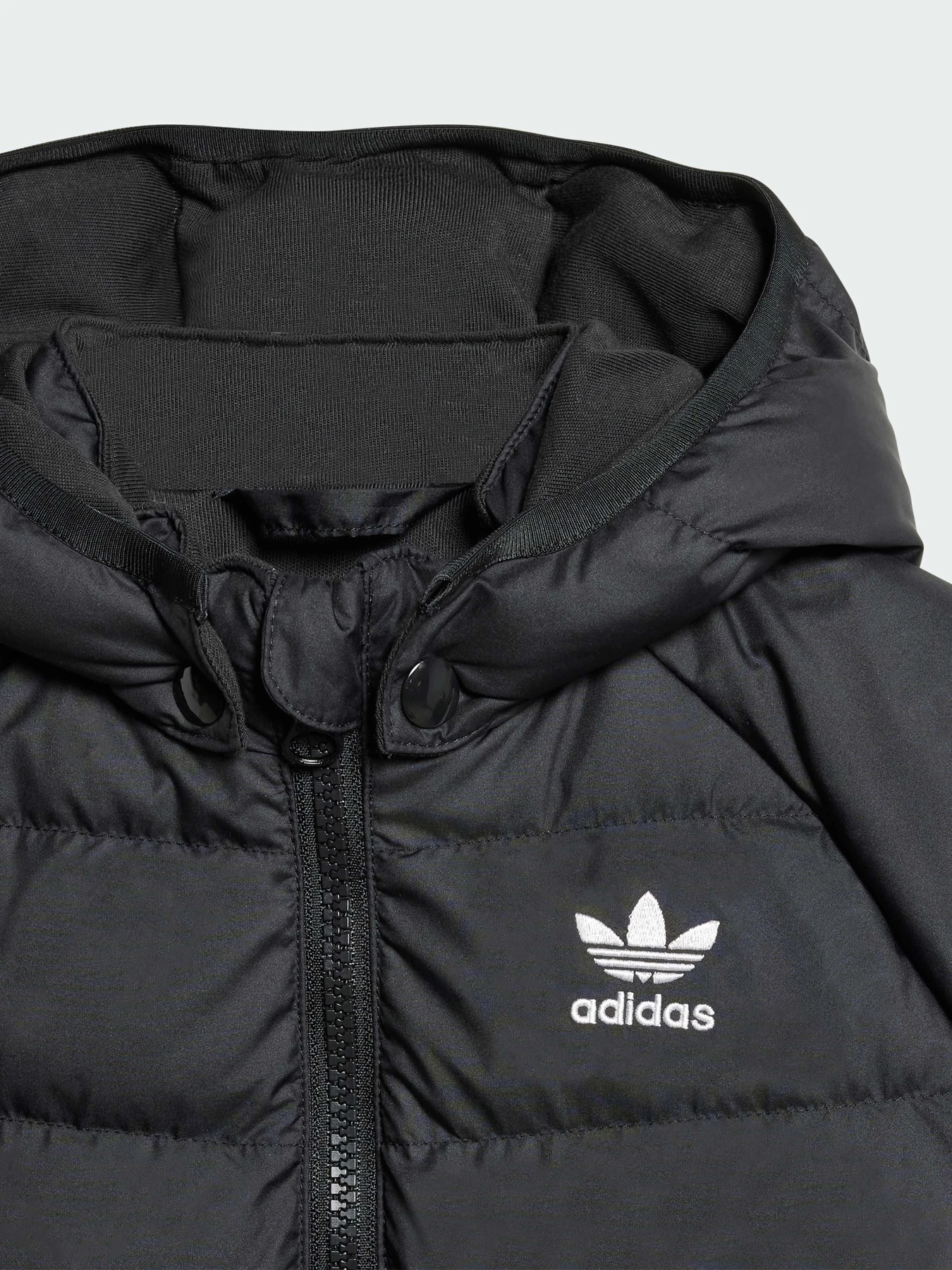Куртки та дублянки Adidas Adicolor модель IX7493 Куртки та дублянки Adidas Adicolor модель IX7493 Фото