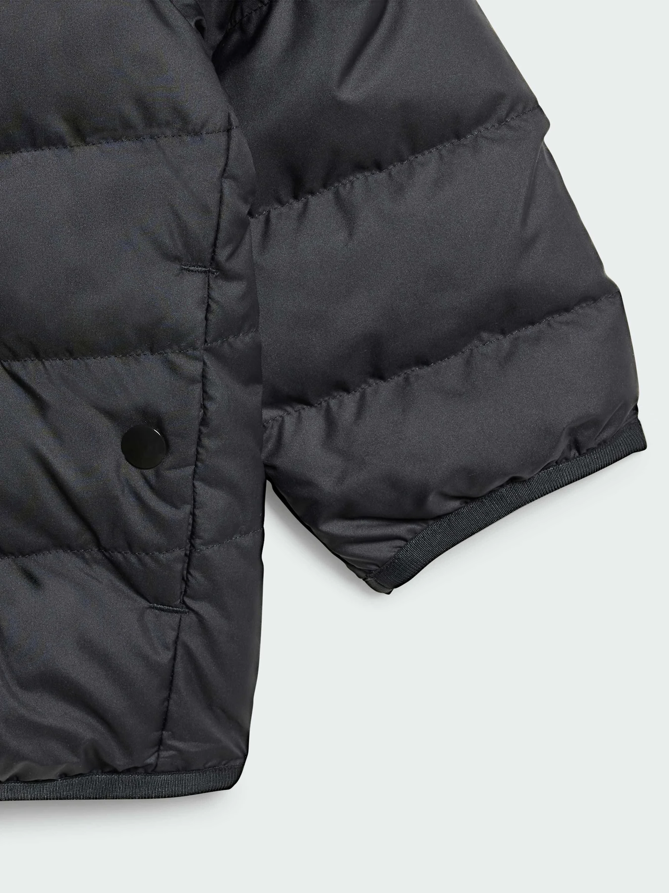 Куртки та дублянки Adidas Adicolor модель IX7493 Куртки та дублянки Adidas Adicolor модель IX7493 Фото