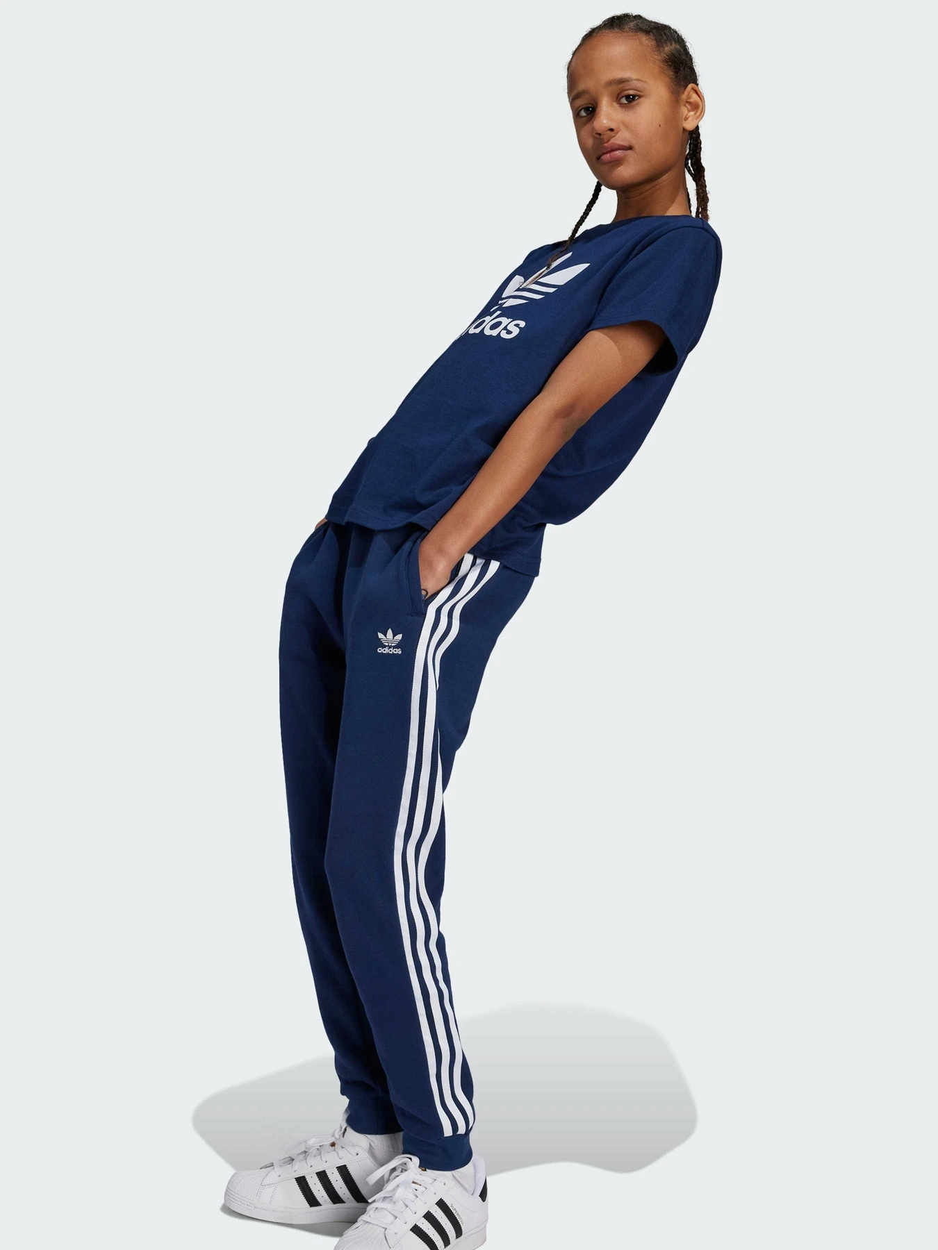Брюки Adidas Adicolor модель IY7486 Брюки Adidas Adicolor модель IY7486 Фото