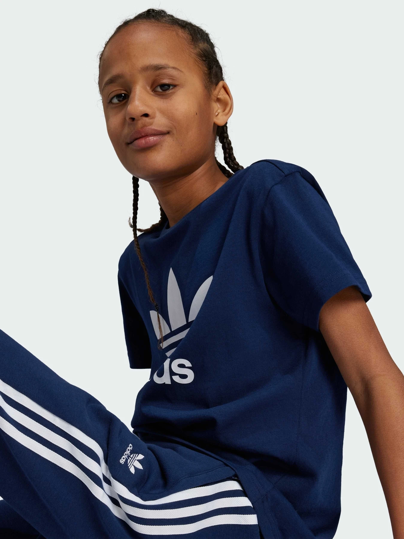 Брюки Adidas Adicolor модель IY7486 Брюки Adidas Adicolor модель IY7486 Фото