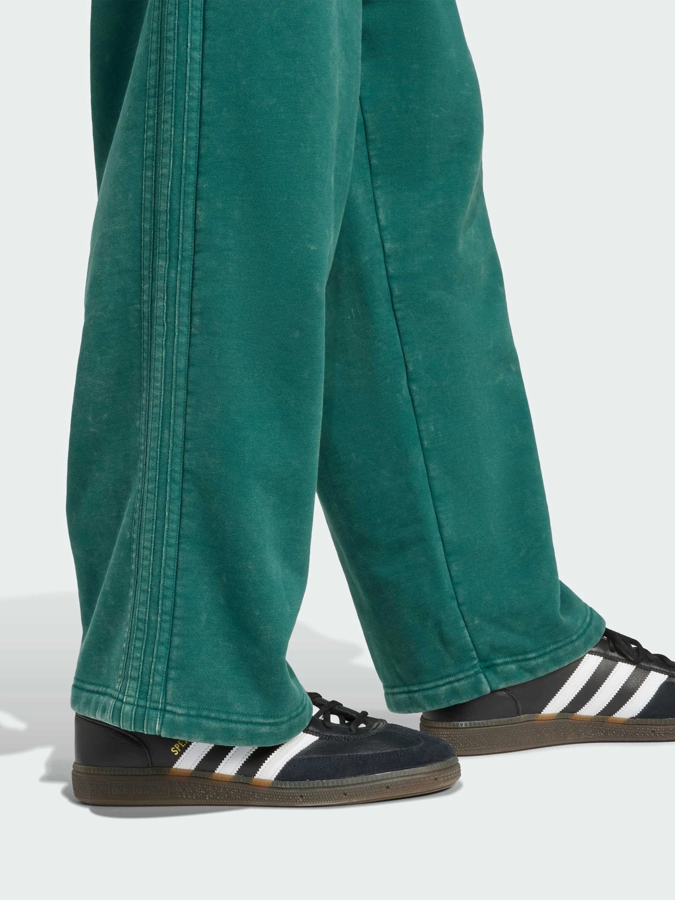 Брюки Adidas модель JY2789 Брюки Adidas модель JY2789 Фото