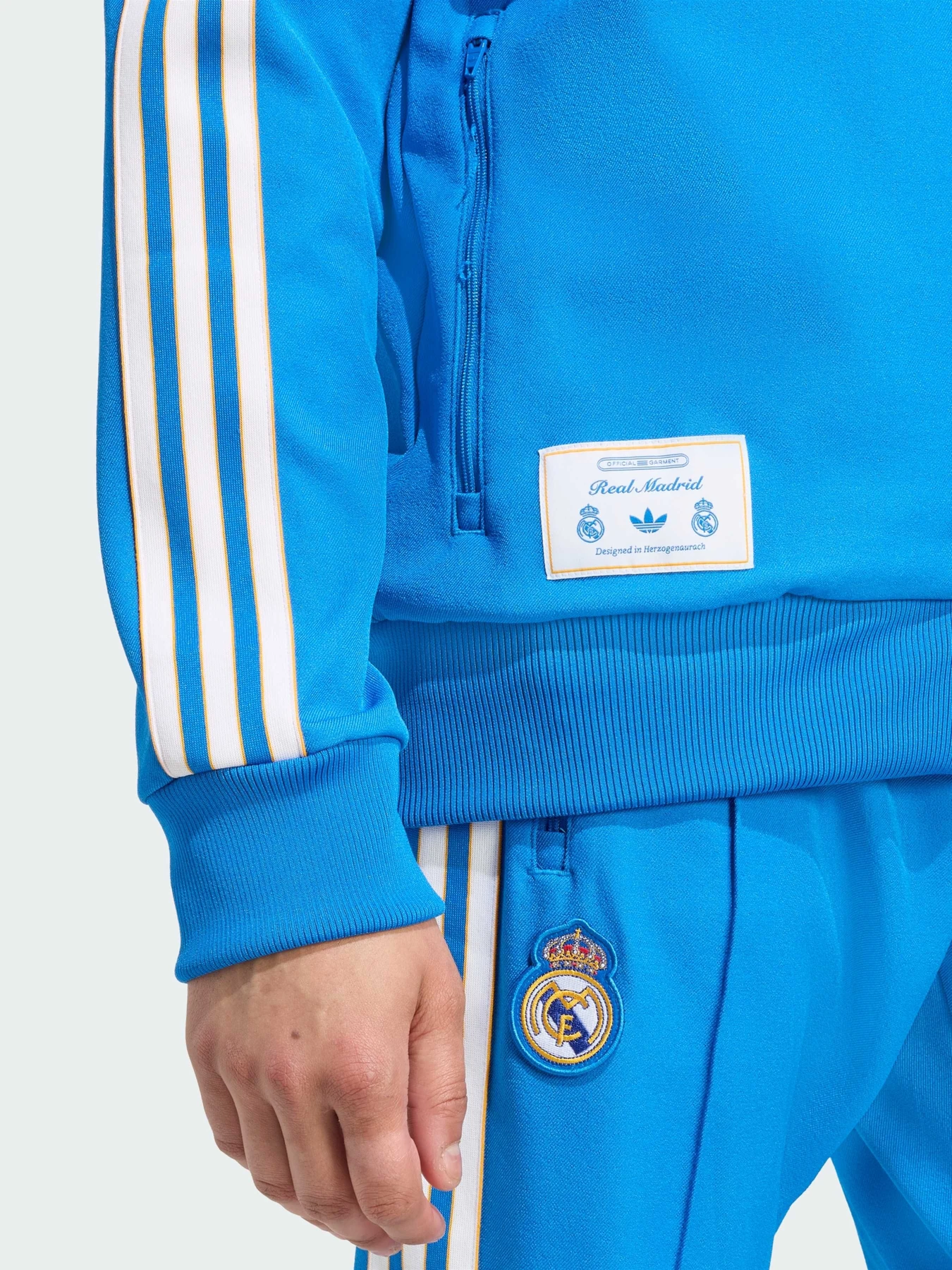 Худи и свитшоты Adidas модель JN3058 Худи и свитшоты Adidas модель JN3058 Фото