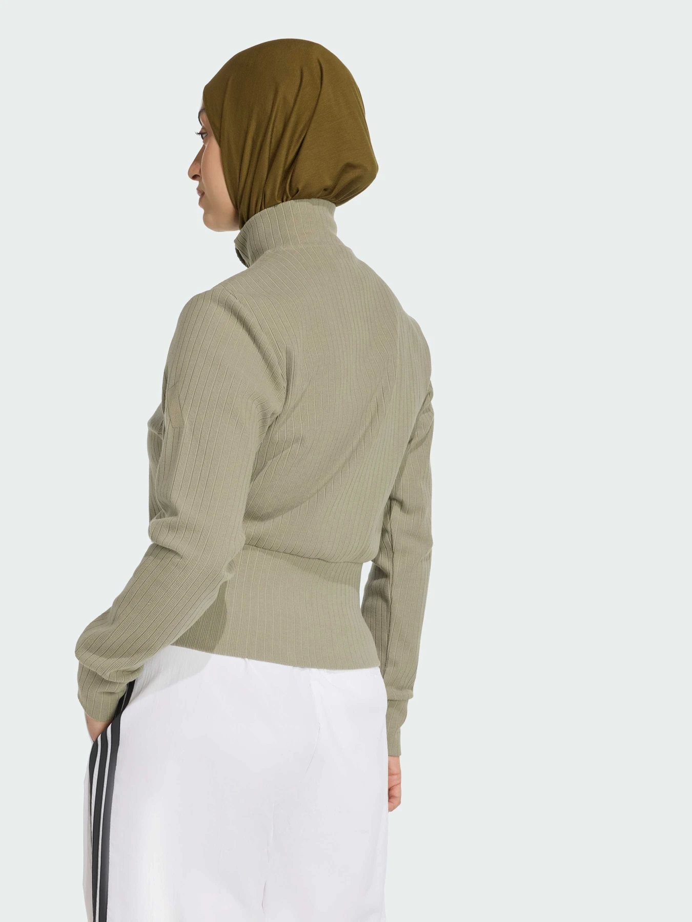Худи и свитшоты Adidas модель JW7435 Фото