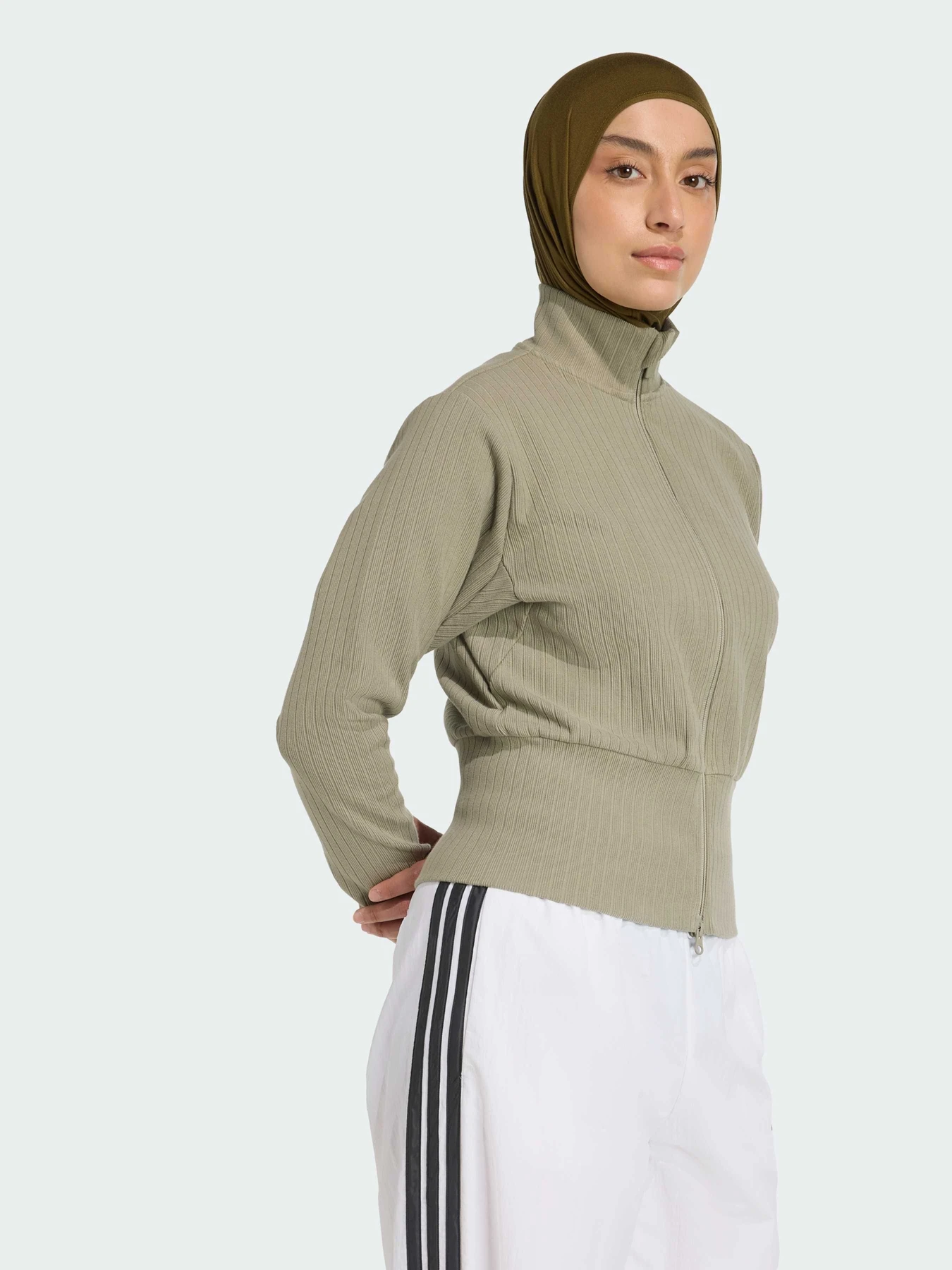 Худи и свитшоты Adidas модель JW7435 Фото