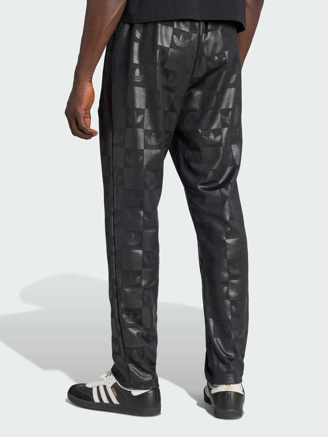 Брюки Adidas Graphics модель JY2977 Брюки Adidas Graphics модель JY2977 Фото