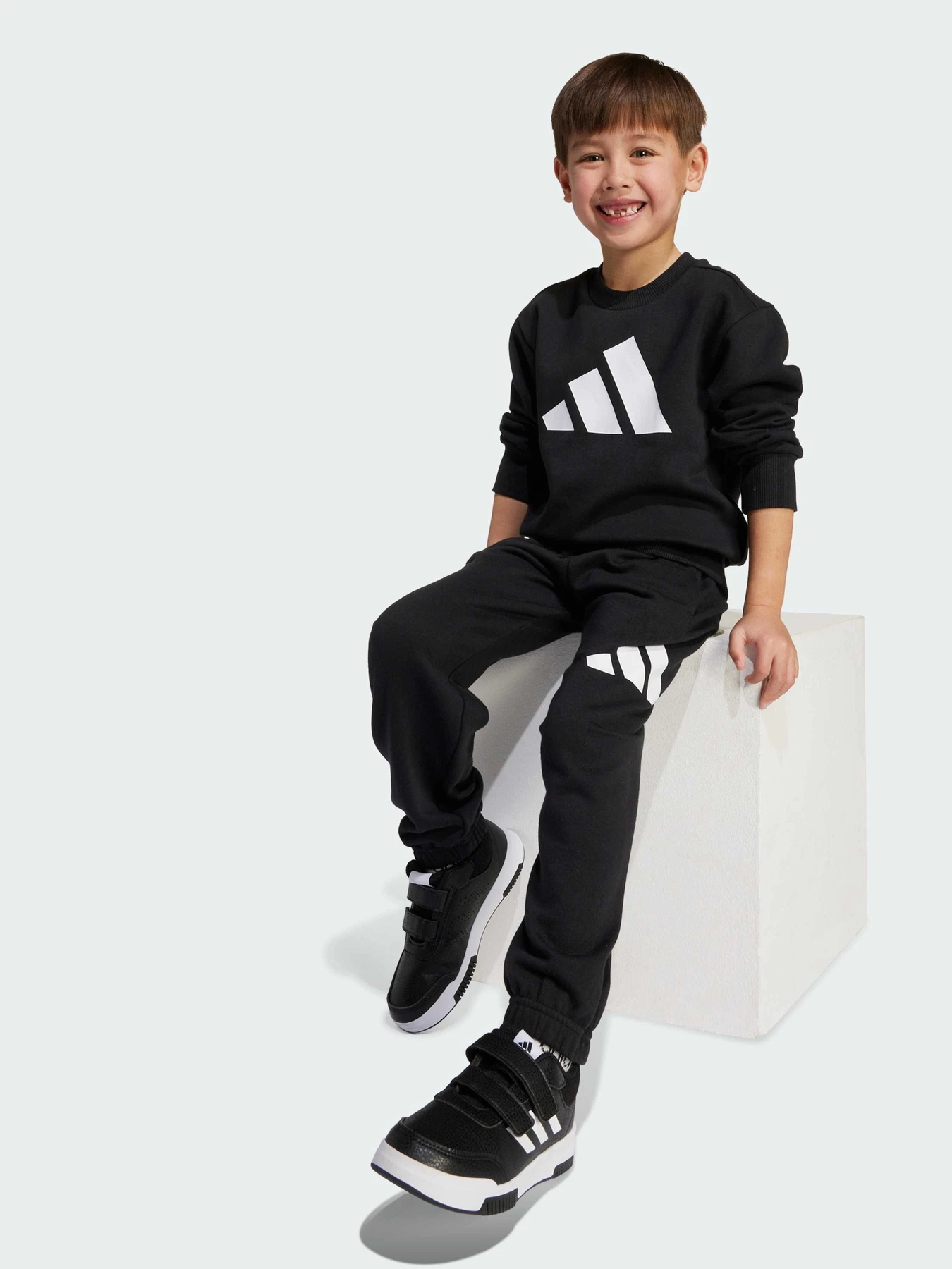 Костюмы Adidas модель JW2438 Костюмы Adidas модель JW2438 Фото