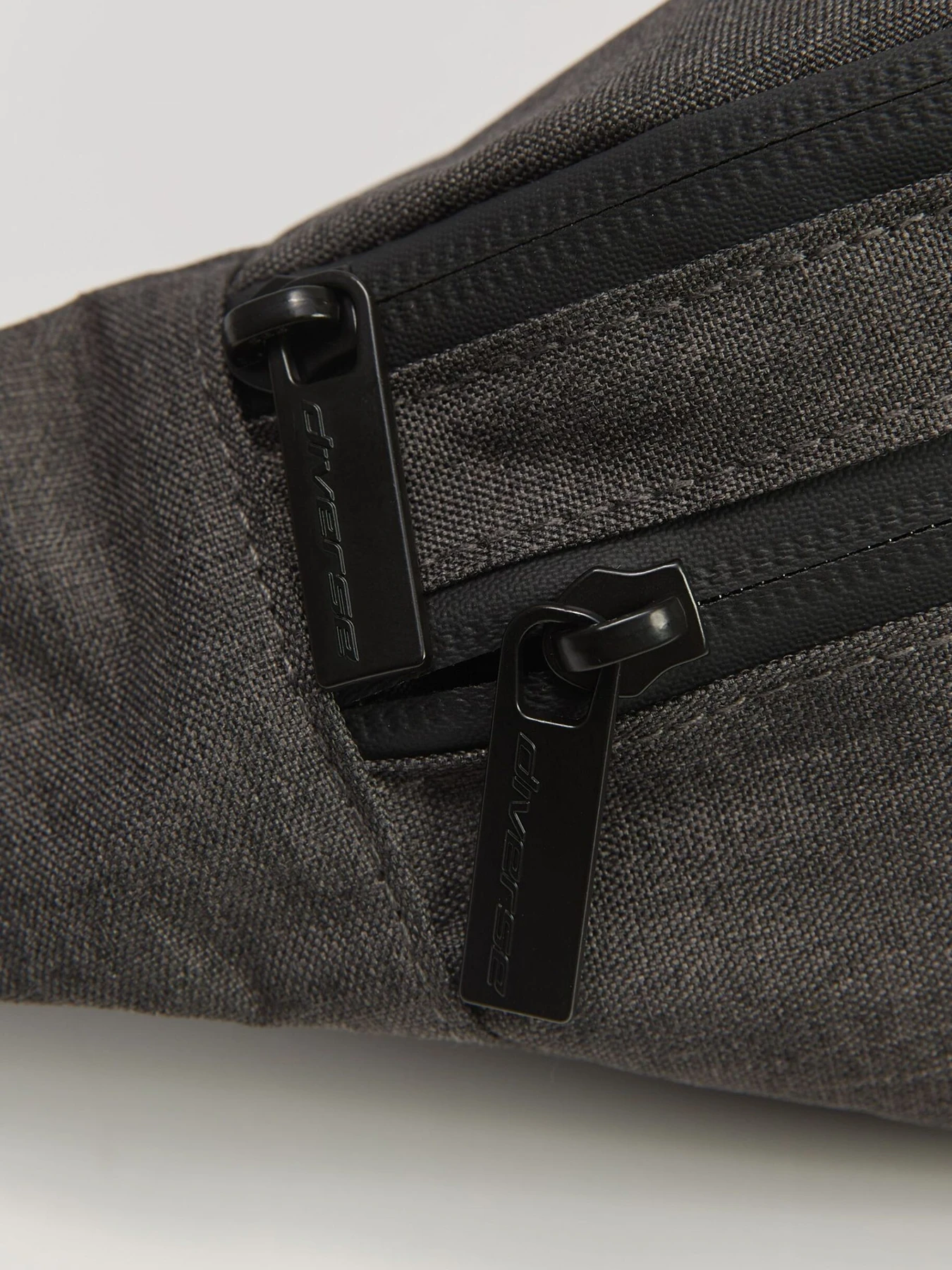 Сумки DIVERSE Washbum 254 модель 10047460 Сумки DIVERSE Washbum 254 модель 10047460 Фото