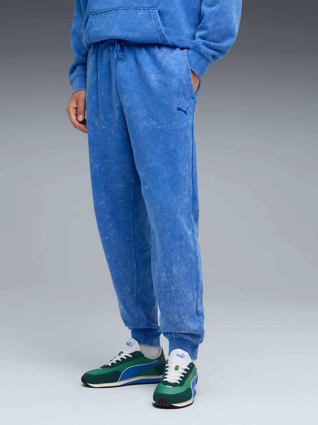 Штани PUMA Ess Elevated Wash Sweatpants модель 688436 Фото