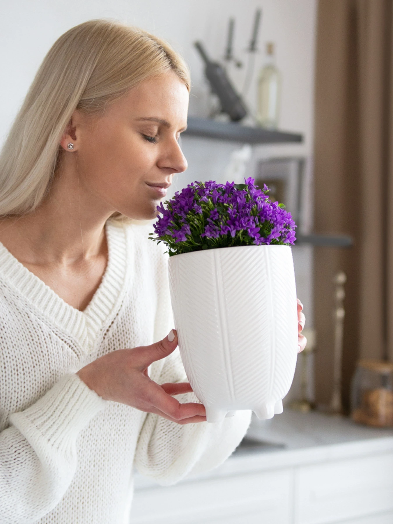 Горшок-кашпо для растений белый MBM HOME модель DH-FLOWERS-28 M WHITE Горшок-кашпо для растений белый MBM HOME модель DH-FLOWERS-28 M WHITE Фото