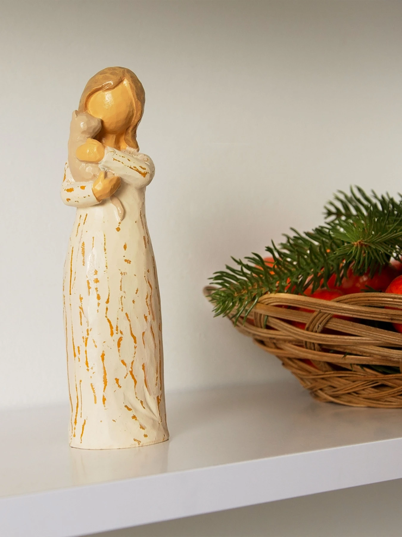 Статуэтка "Девушка с котенком" MBM HOME модель DH-ST-09 COLOR Статуэтка "Девушка с котенком" MBM HOME модель DH-ST-09 COLOR Фото