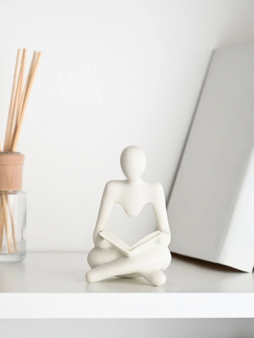 Статуетка "Мислитель з книгою" біла MBM HOME модель DH-ST-23 WHITE Фото
