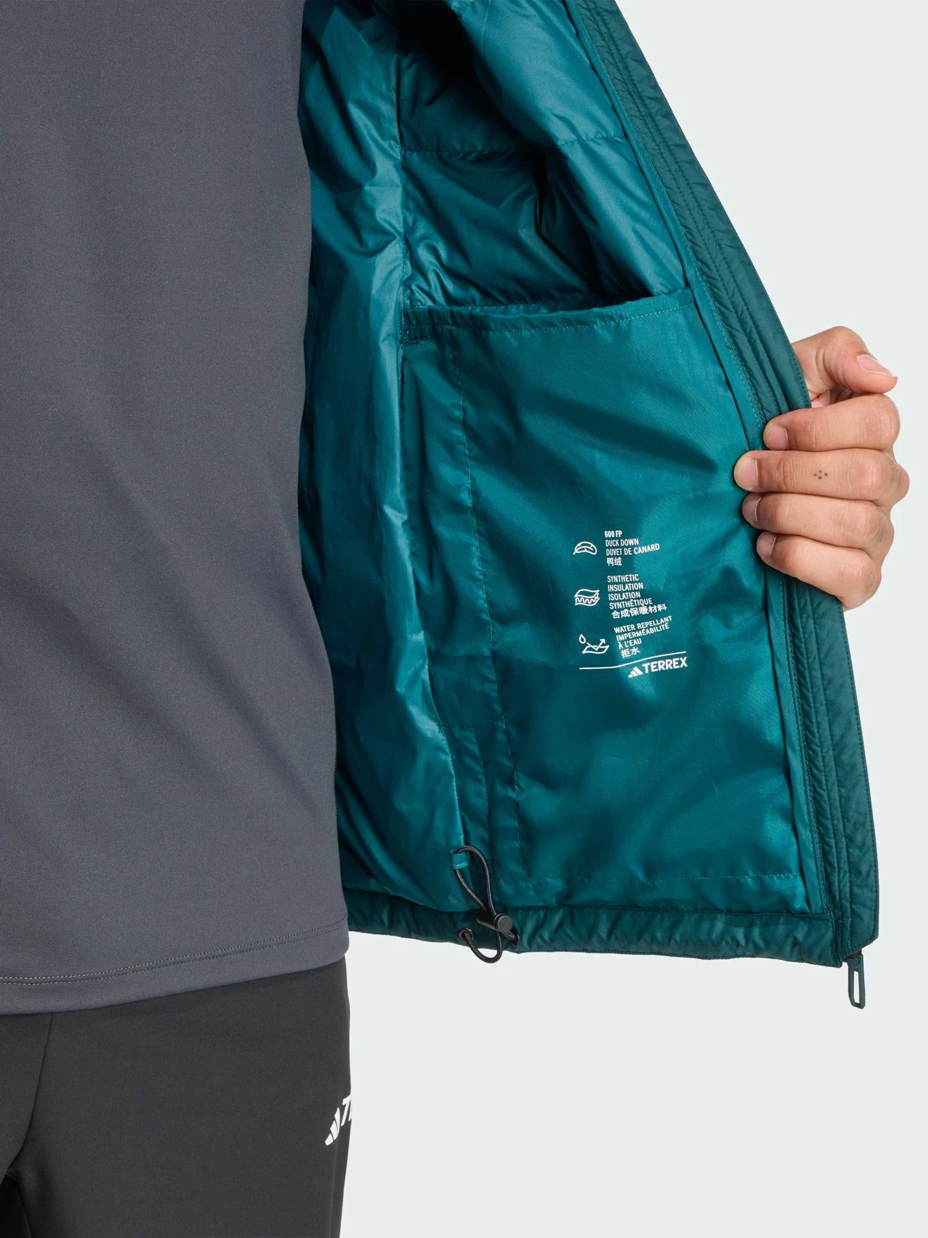 Куртки и дубленки Adidas модель JZ9970 Куртки и дубленки Adidas модель JZ9970 Фото