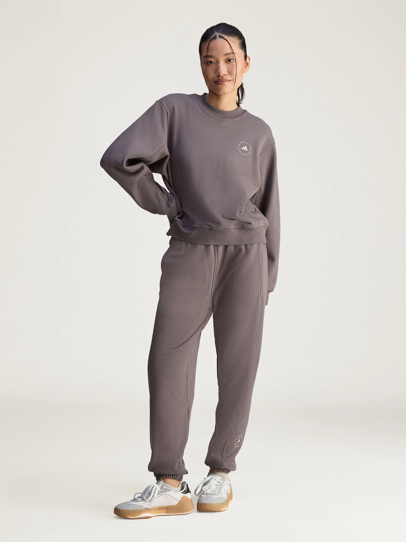 Худи и свитшоты Adidas модель JW4692 Фото