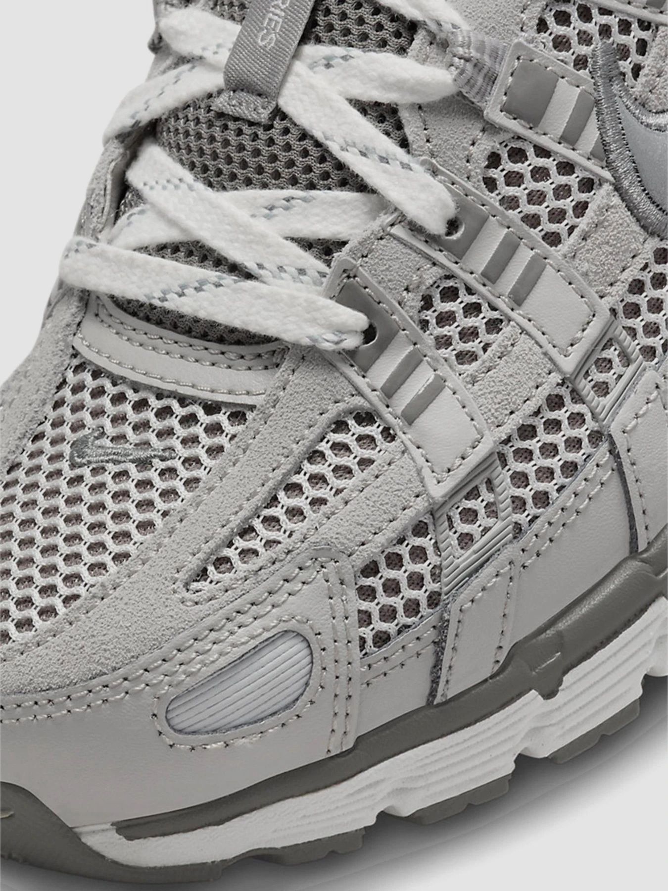 Кроссовки NIKE P-6000 Premium модель FN6837-012 Кроссовки NIKE P-6000 Premium модель FN6837-012 Фото