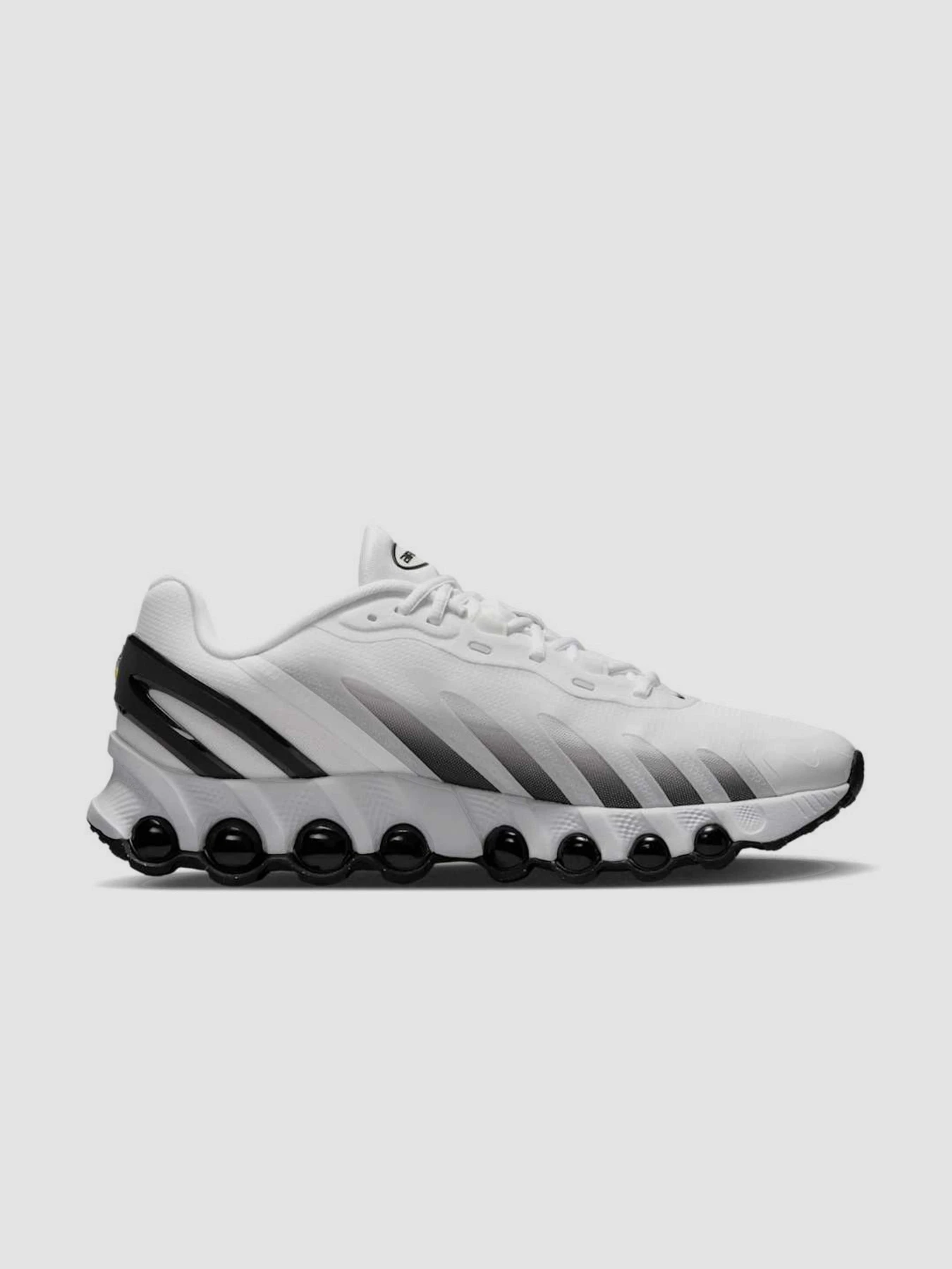 Кроссовки NIKE Air Max Dn8 модель FQ7860-100 Фото