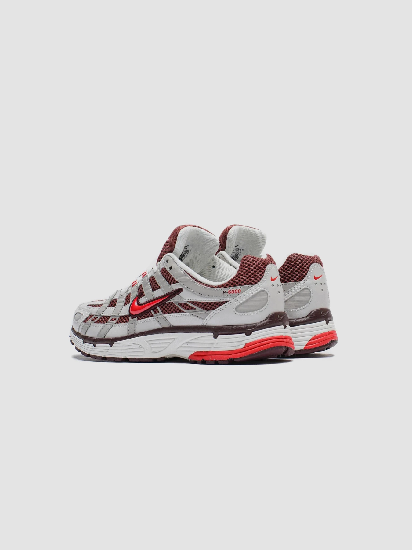 Кроссовки NIKE P-6000 модель HJ9598-100 Фото
