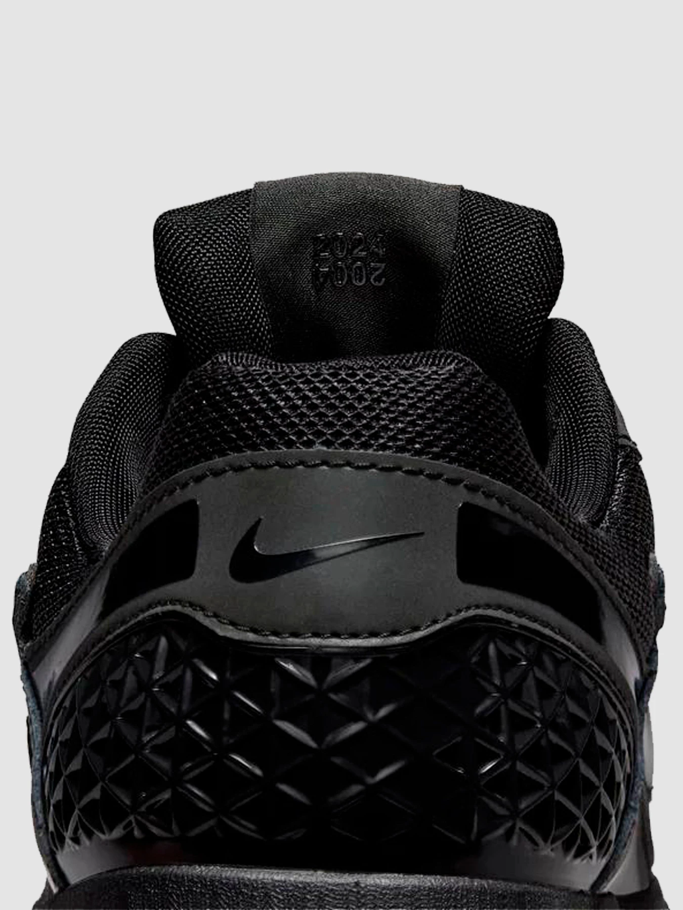 Кроссовки NIKE Zoom Vomero 5 модель FZ3313-001 Фото