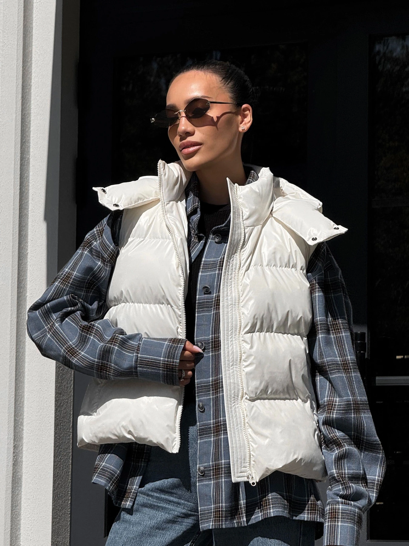 Куртки та дублянки Jadone Fashion модель Zhylet_Kul_bile Фото