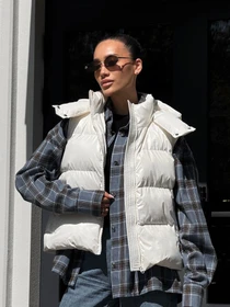 Куртки та дублянки Jadone Fashion модель Zhylet_Kul_bile Фото