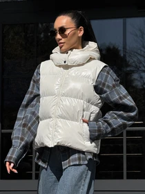 Куртки та дублянки Jadone Fashion модель Zhylet_Kul_bile Фото