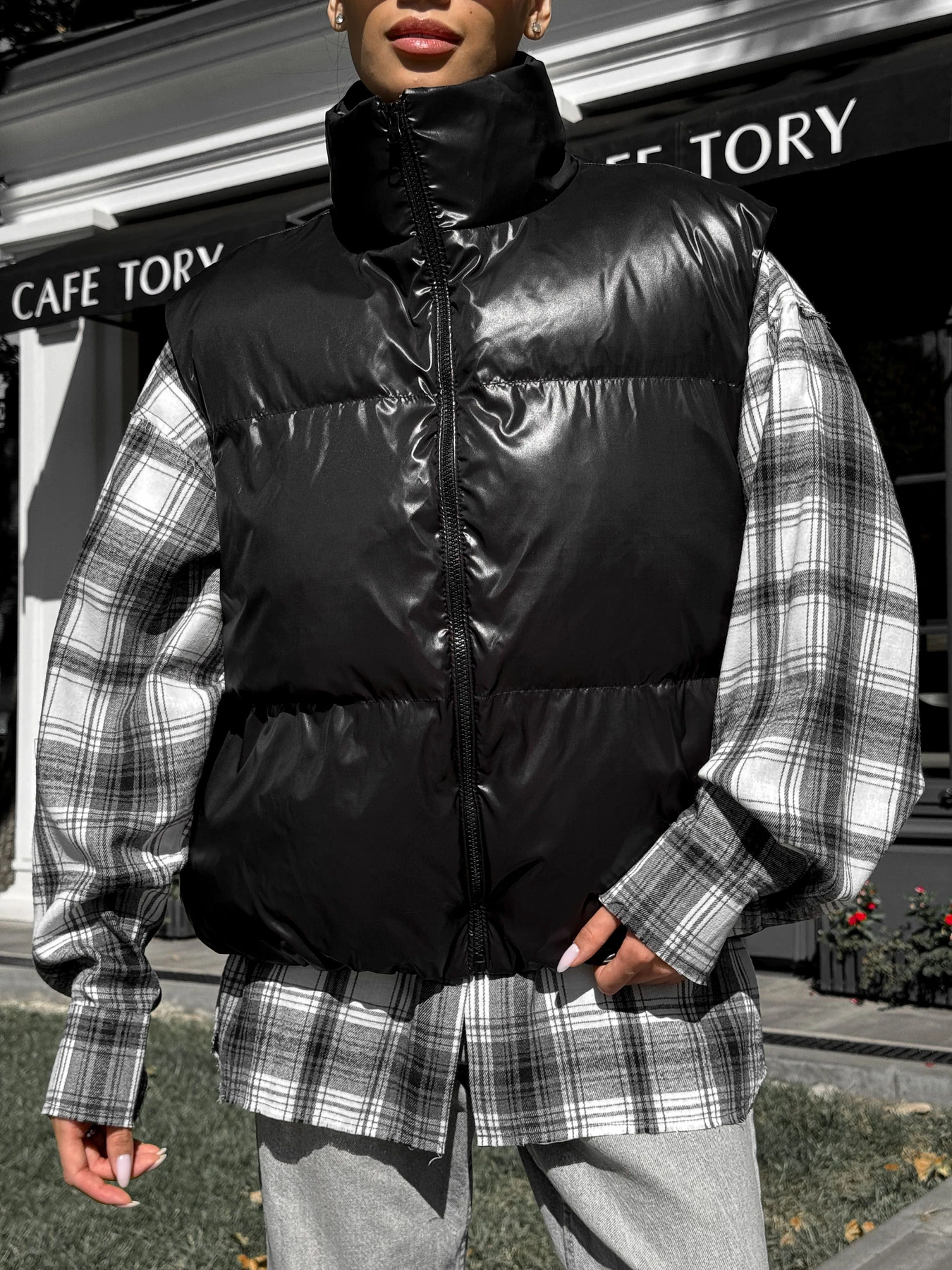 Куртки и дубленки Jadone Fashion модель Zhylet_Hat_chorne Фото