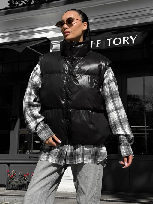 Куртки и дубленки Jadone Fashion модель Zhylet_Hat_chorne Фото