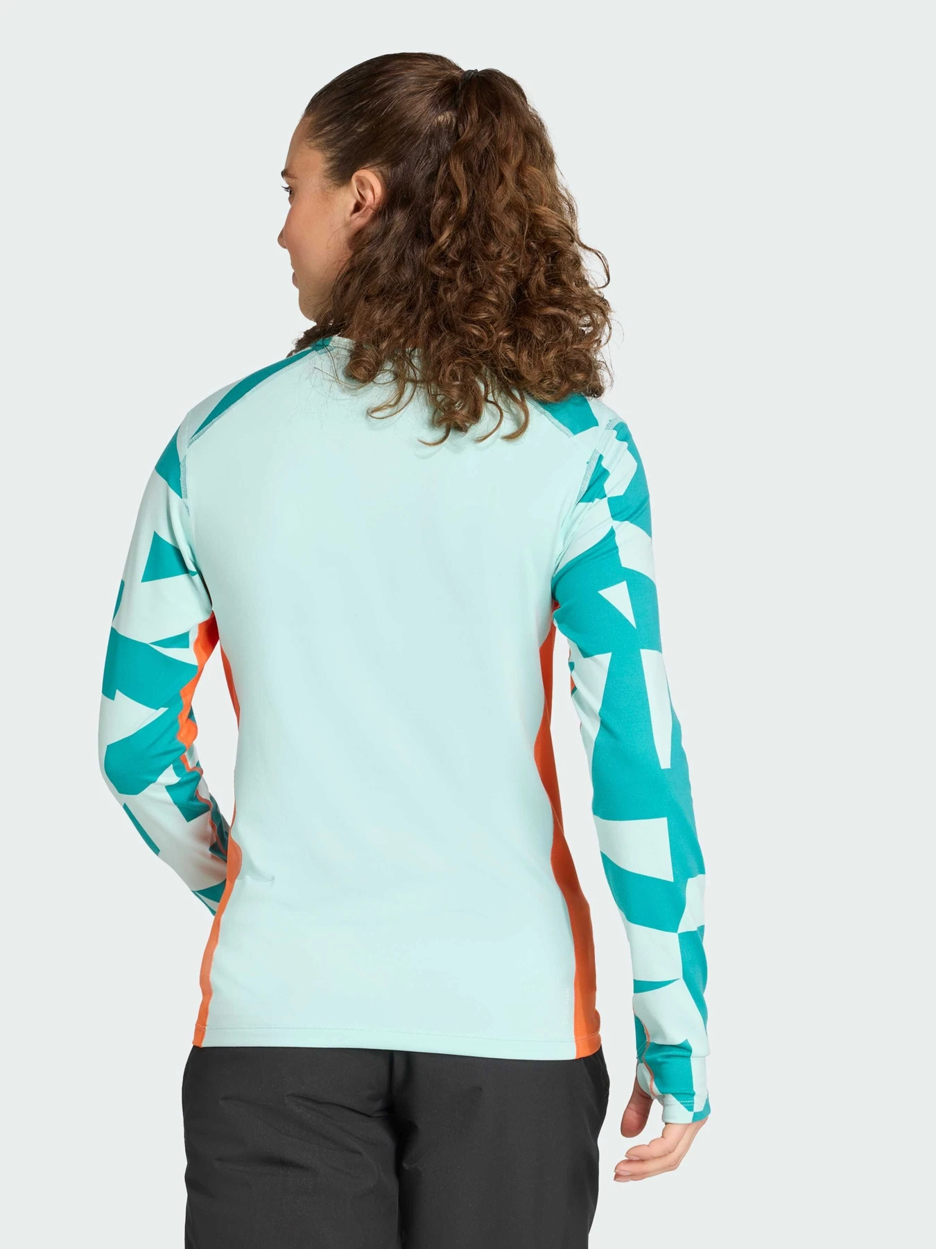 Худи и свитшоты Adidas модель JP2761 Худи и свитшоты Adidas модель JP2761 Фото