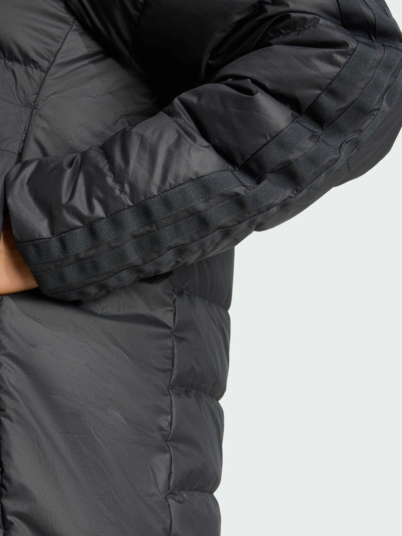 Куртки и дубленки Adidas модель JM4086 Куртки и дубленки Adidas модель JM4086 Фото