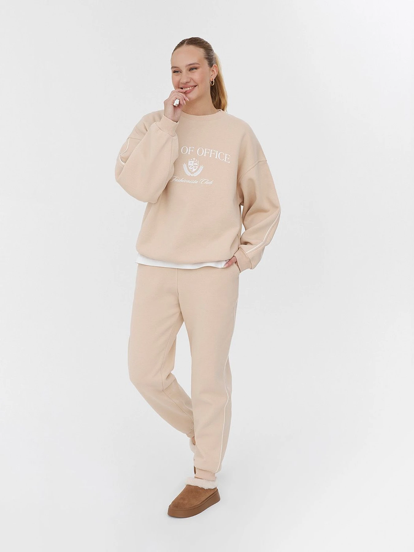 Худи и свитшоты FASHIONISTA модель 7060 Худи и свитшоты FASHIONISTA модель 7060 Фото