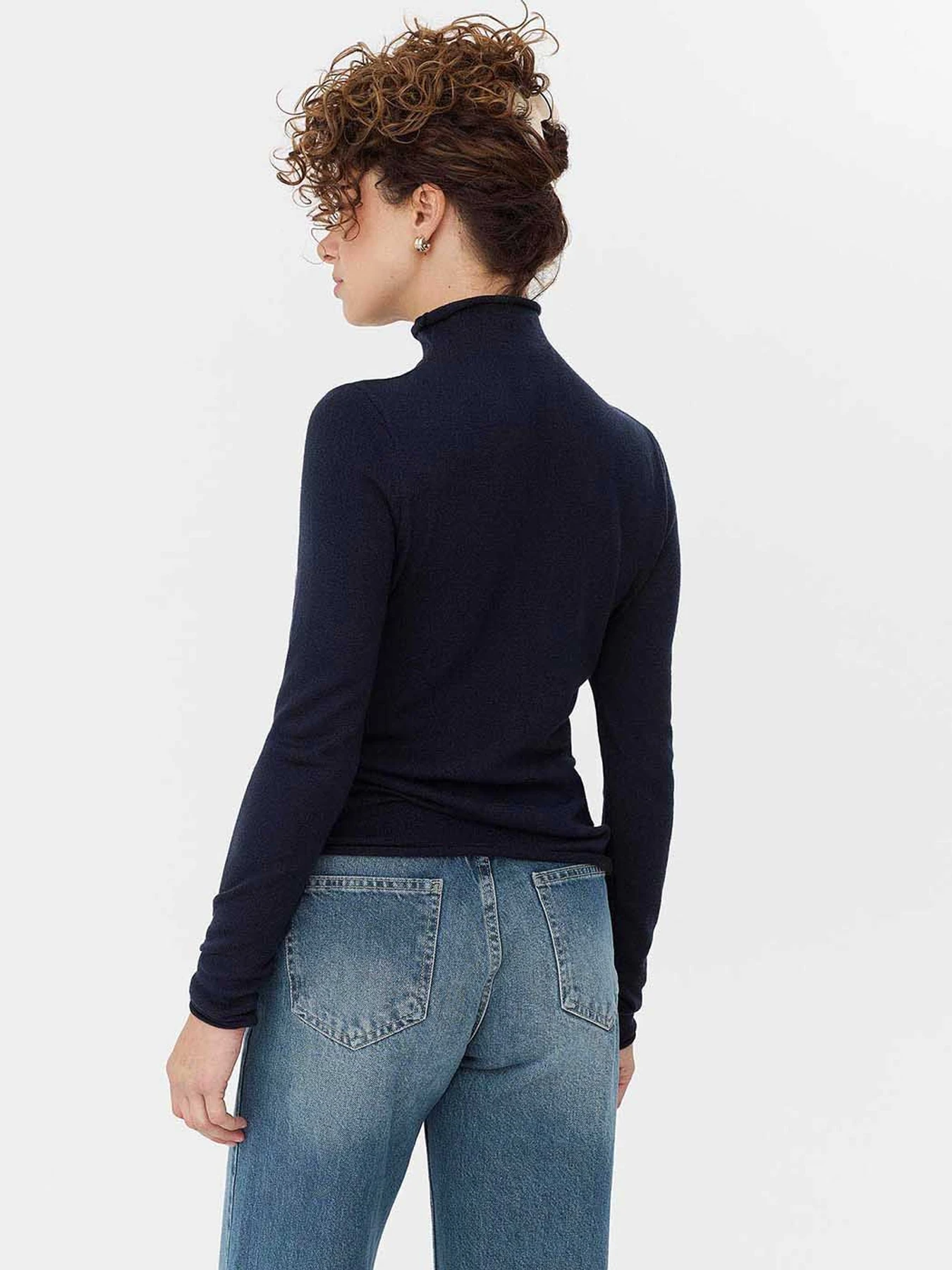 Свитры и кардиганы FASHIONISTA модель 8995 Свитры и кардиганы FASHIONISTA модель 8995 Фото