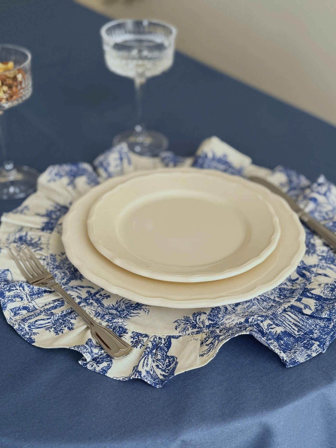 Салфетка сервировочная с рюшами Italiano Blue водотталкивающая Ecotton модель 25325 Салфетка сервировочная с рюшами Italiano Blue водотталкивающая Ecotton модель 25325 Фото