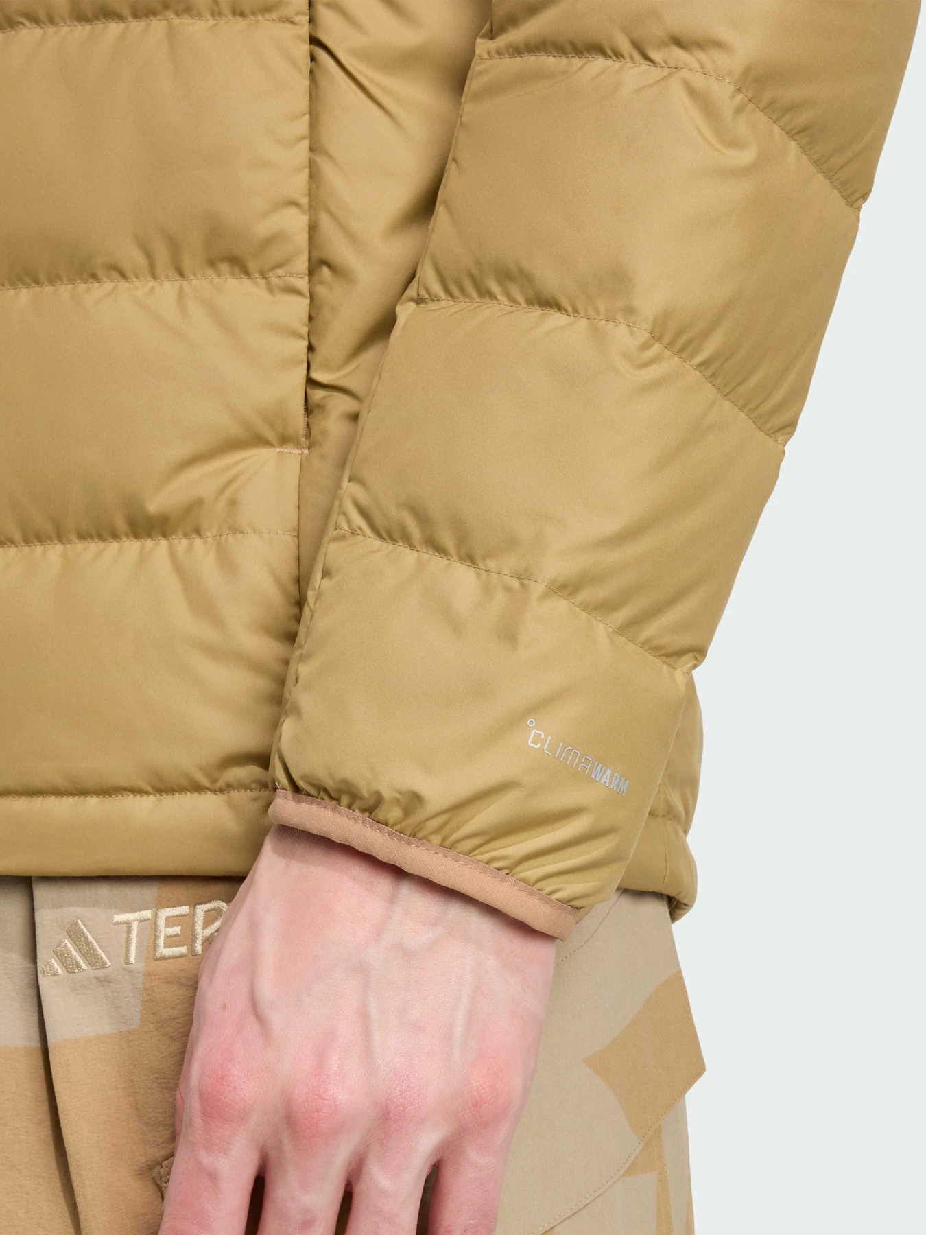 Куртки и дубленки Adidas модель JZ9971 Куртки и дубленки Adidas модель JZ9971 Фото