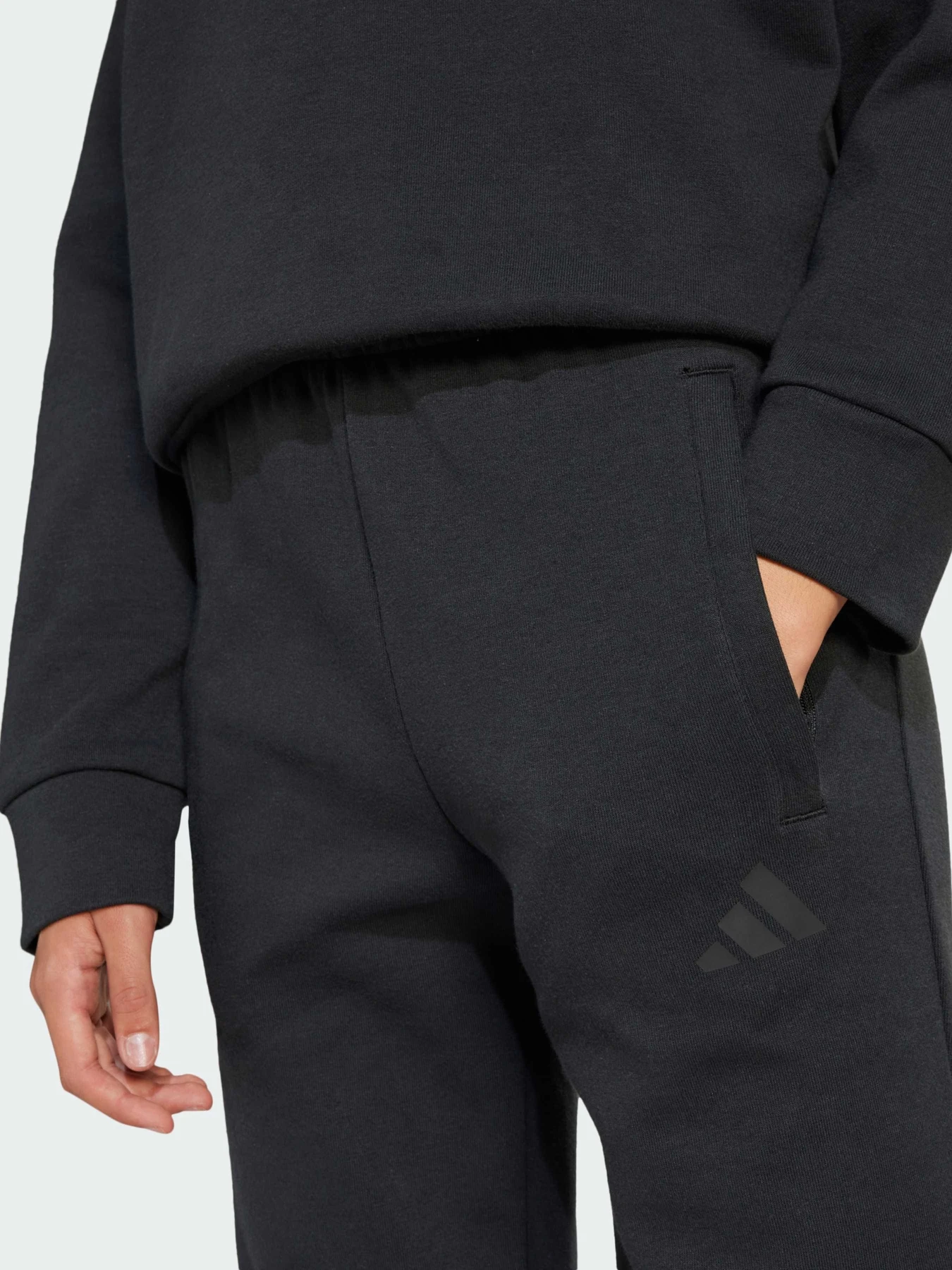 Костюмы Adidas модель JJ4799 Костюмы Adidas модель JJ4799 Фото